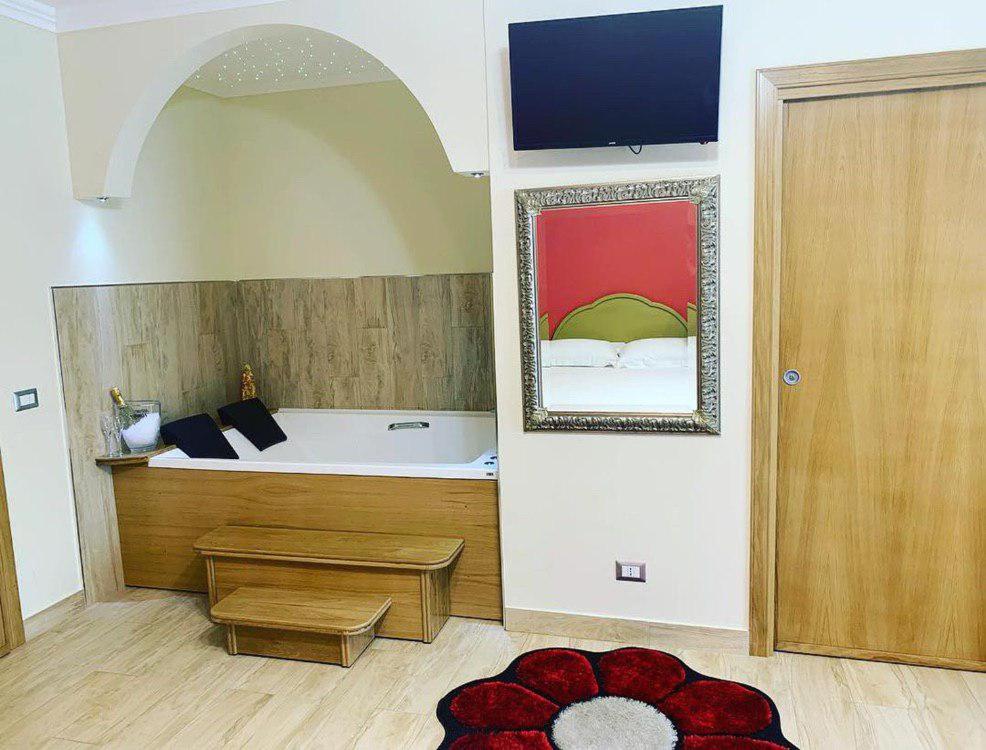 Deluxe Suite - Photo 10