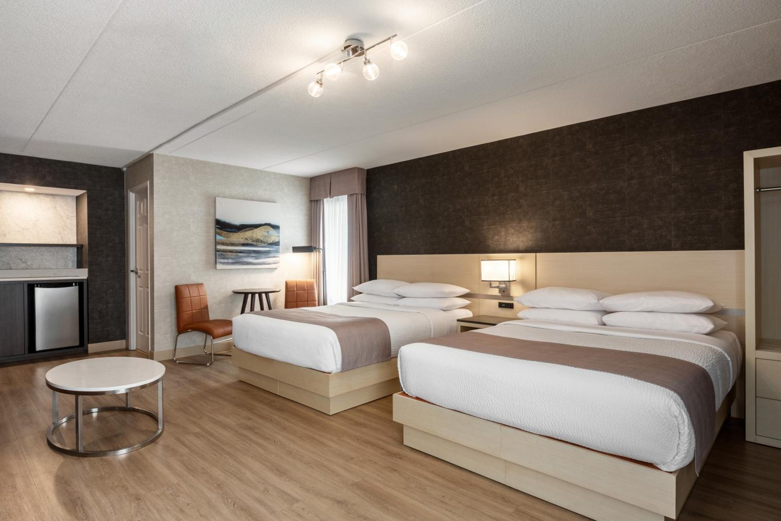 Queen Room with Sofa Bed and Two Queen Beds -  Non-Smoking - Photo 1