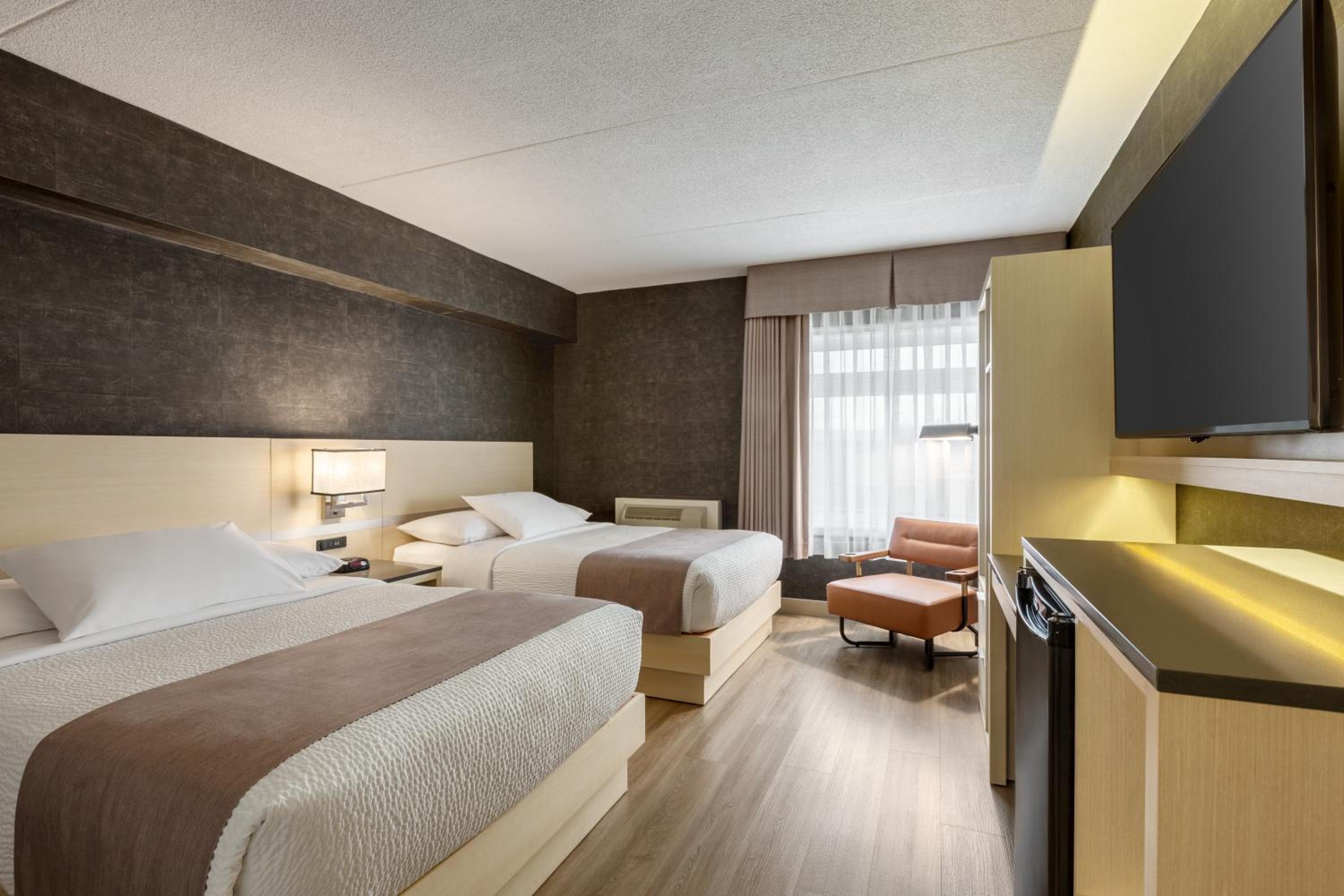 Deluxe Double Room with Two Double Beds - Non-Smoking - Photo 5