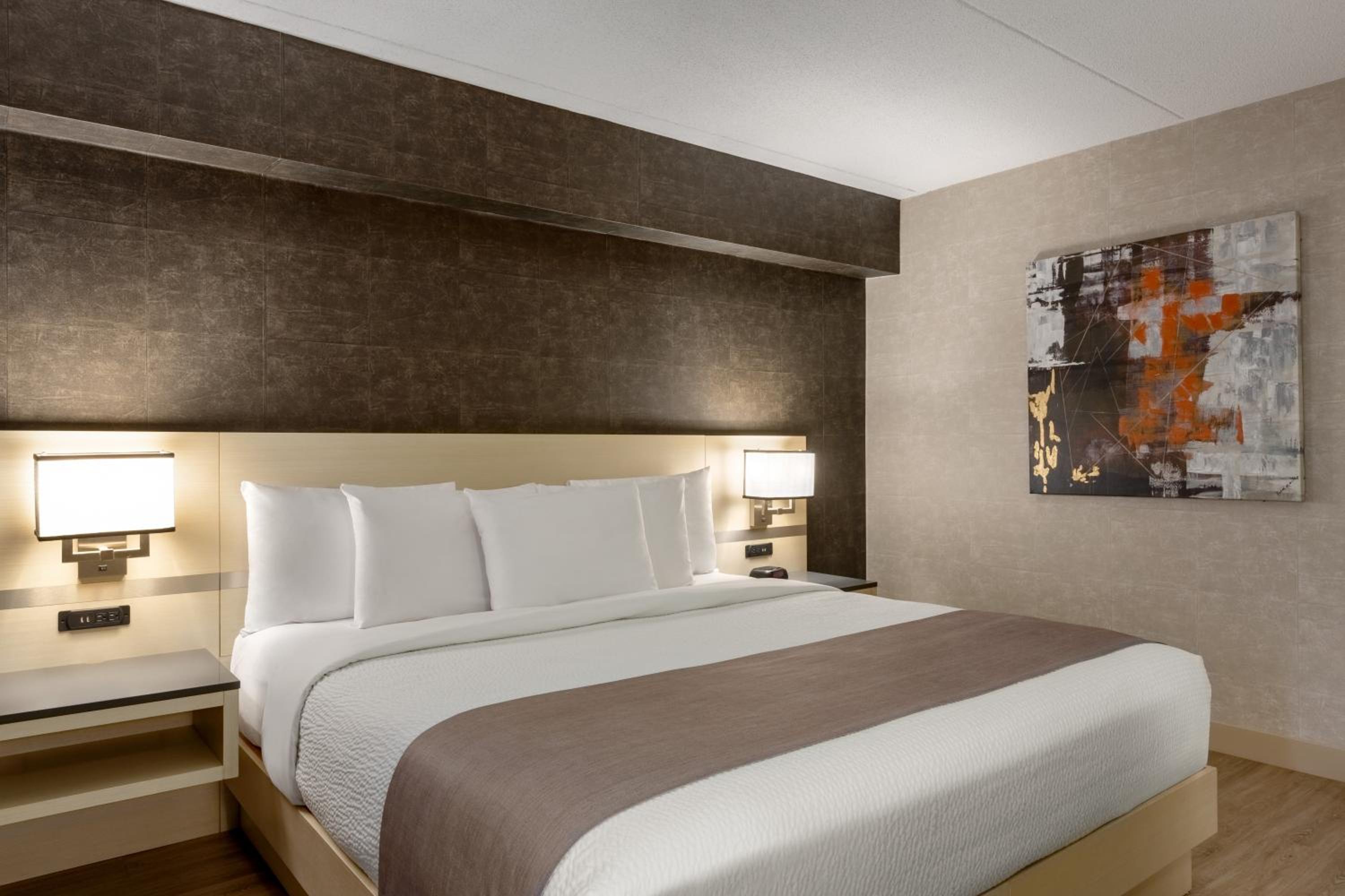King Room - Non-Smoking - Photo 5