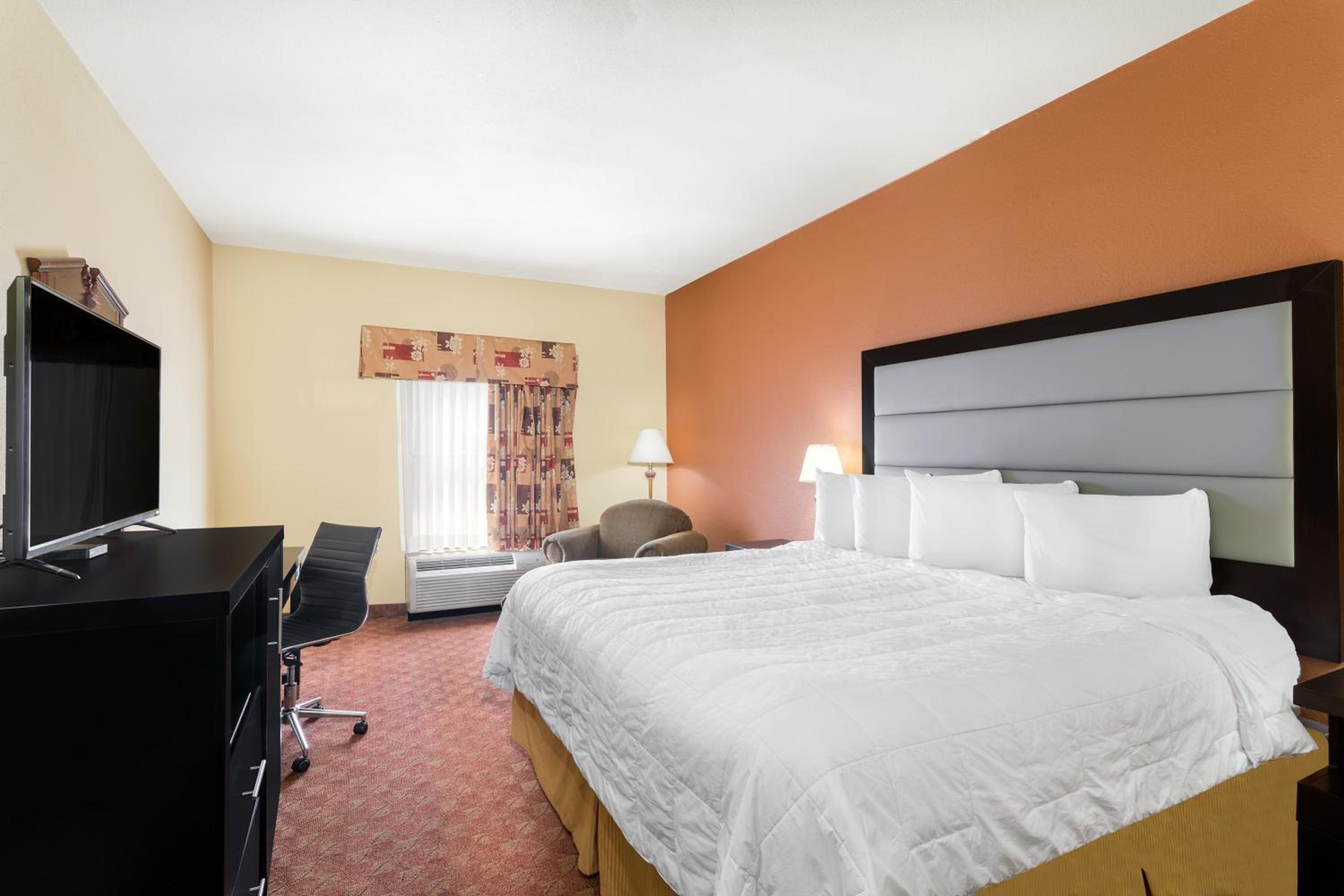 King Room - Non-Smoking - Photo 1