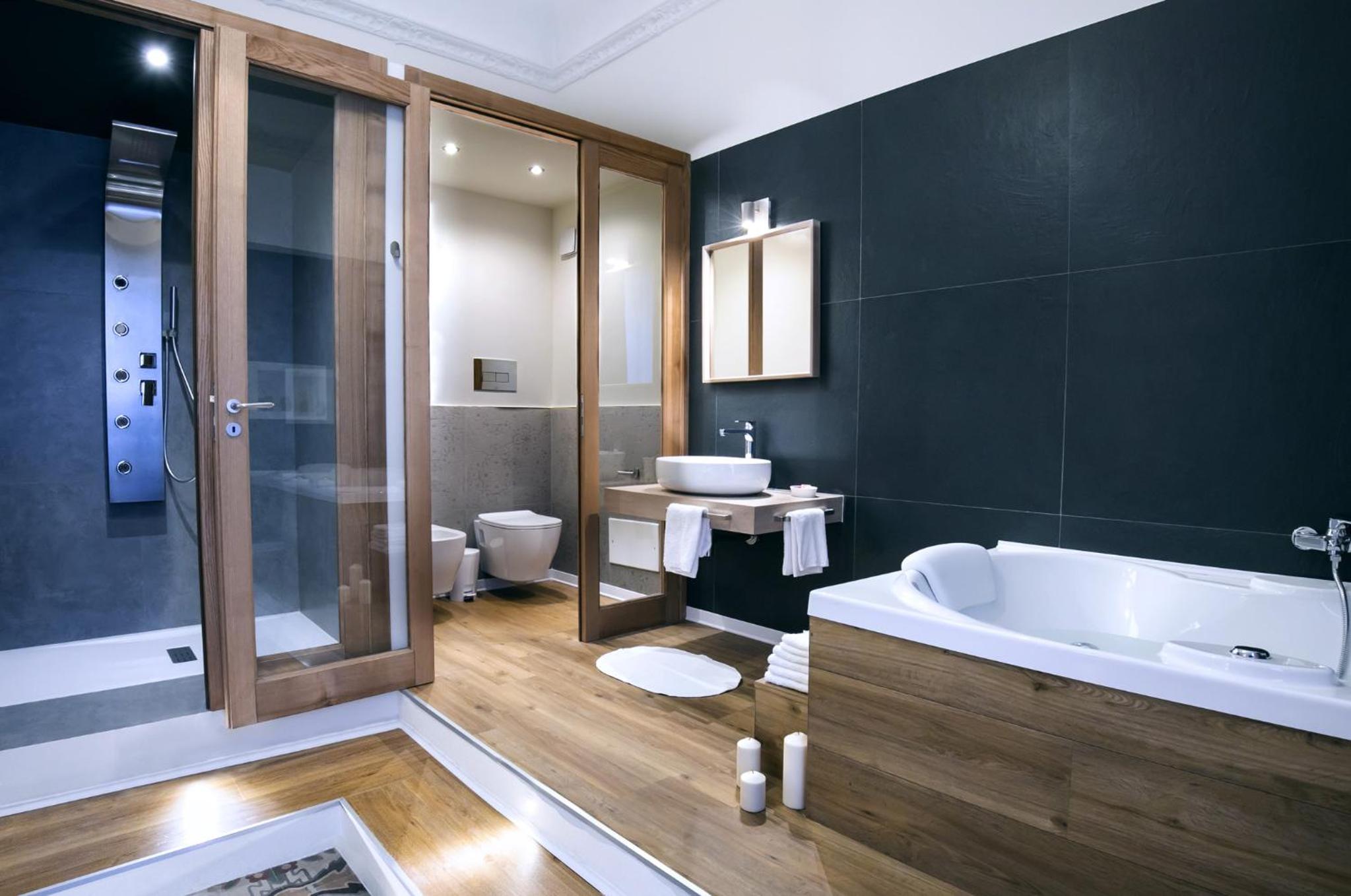 Suite with Spa Bath - Photo 6
