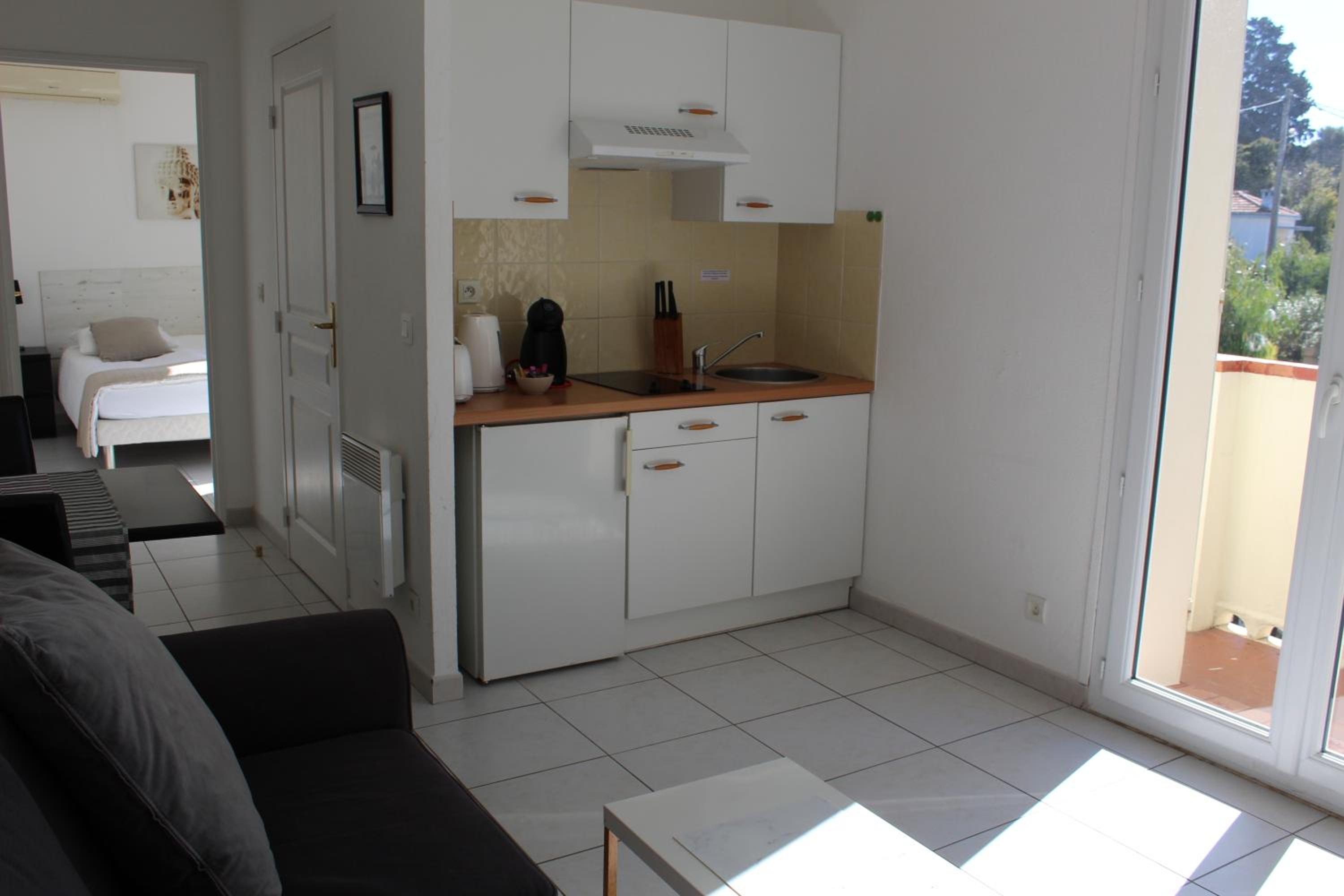 Apartment with Balcony - Photo 10