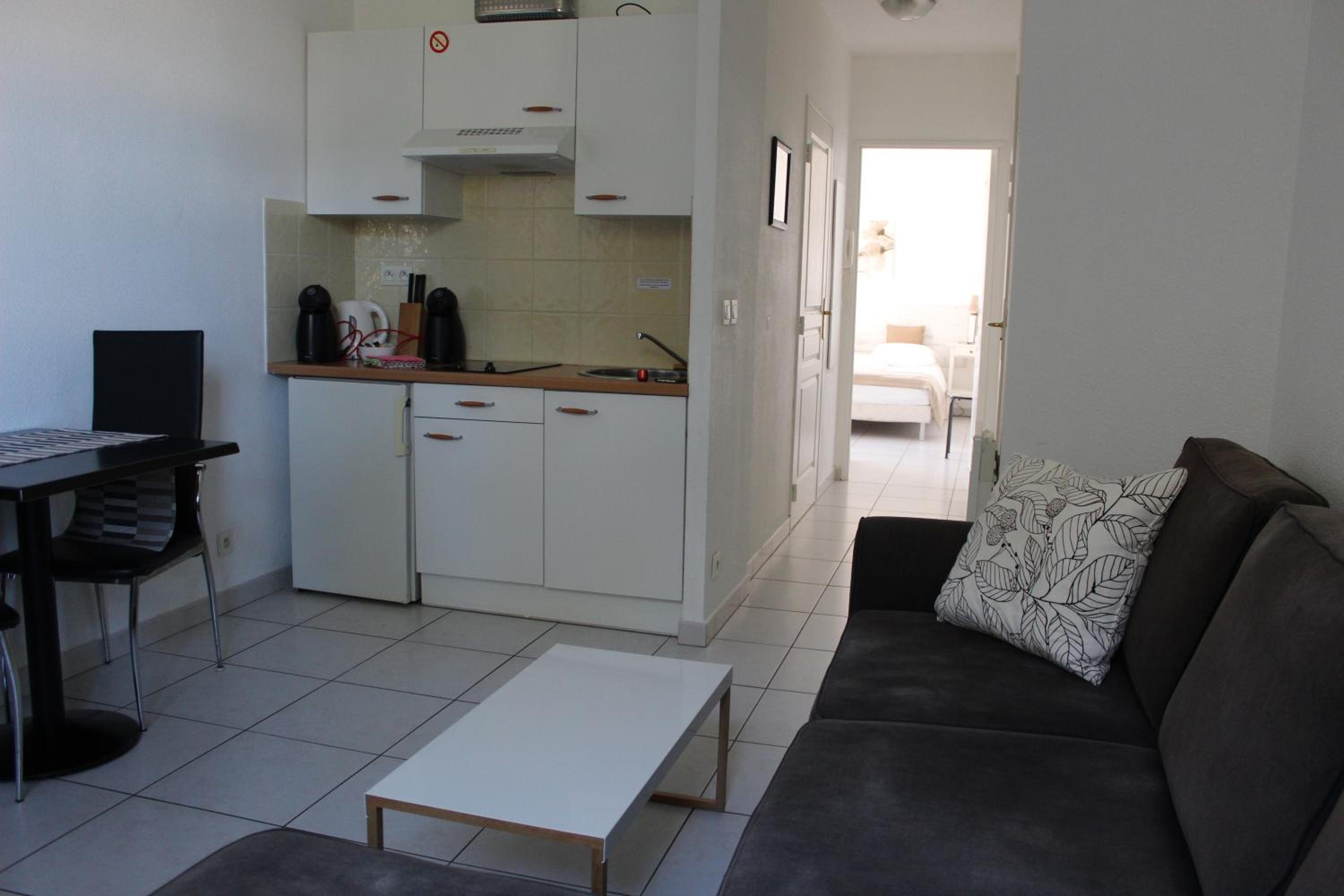 Apartment with Balcony - Photo 11
