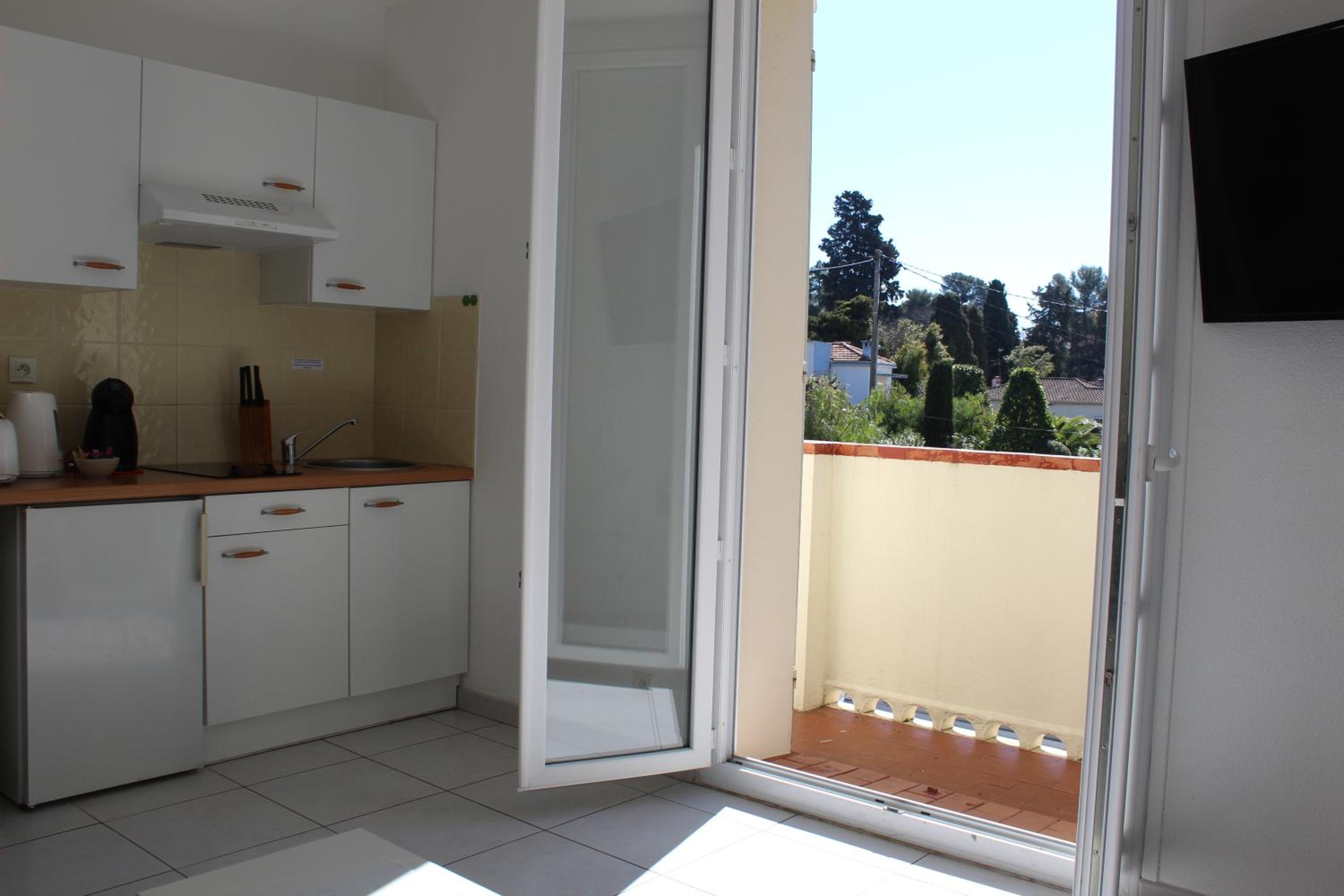 Apartment with Balcony - Photo 19