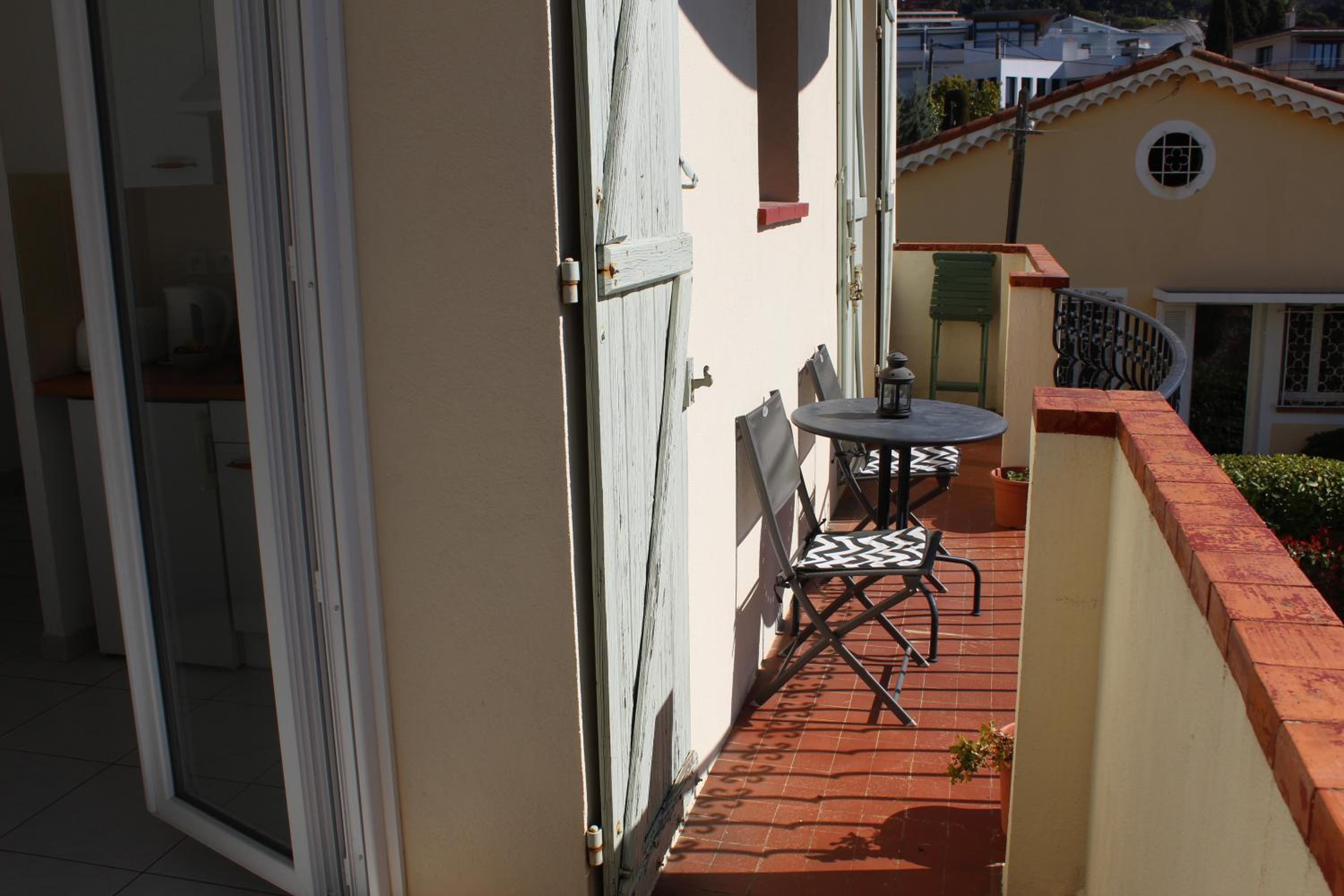 Apartment with Balcony - Photo 18