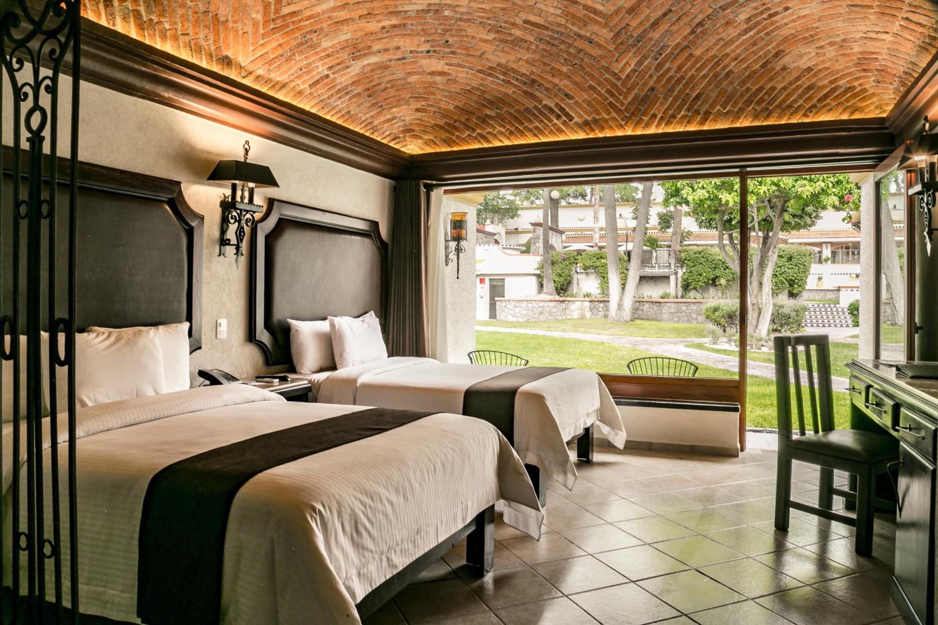 Double Room with Two Double Beds - Photo 1