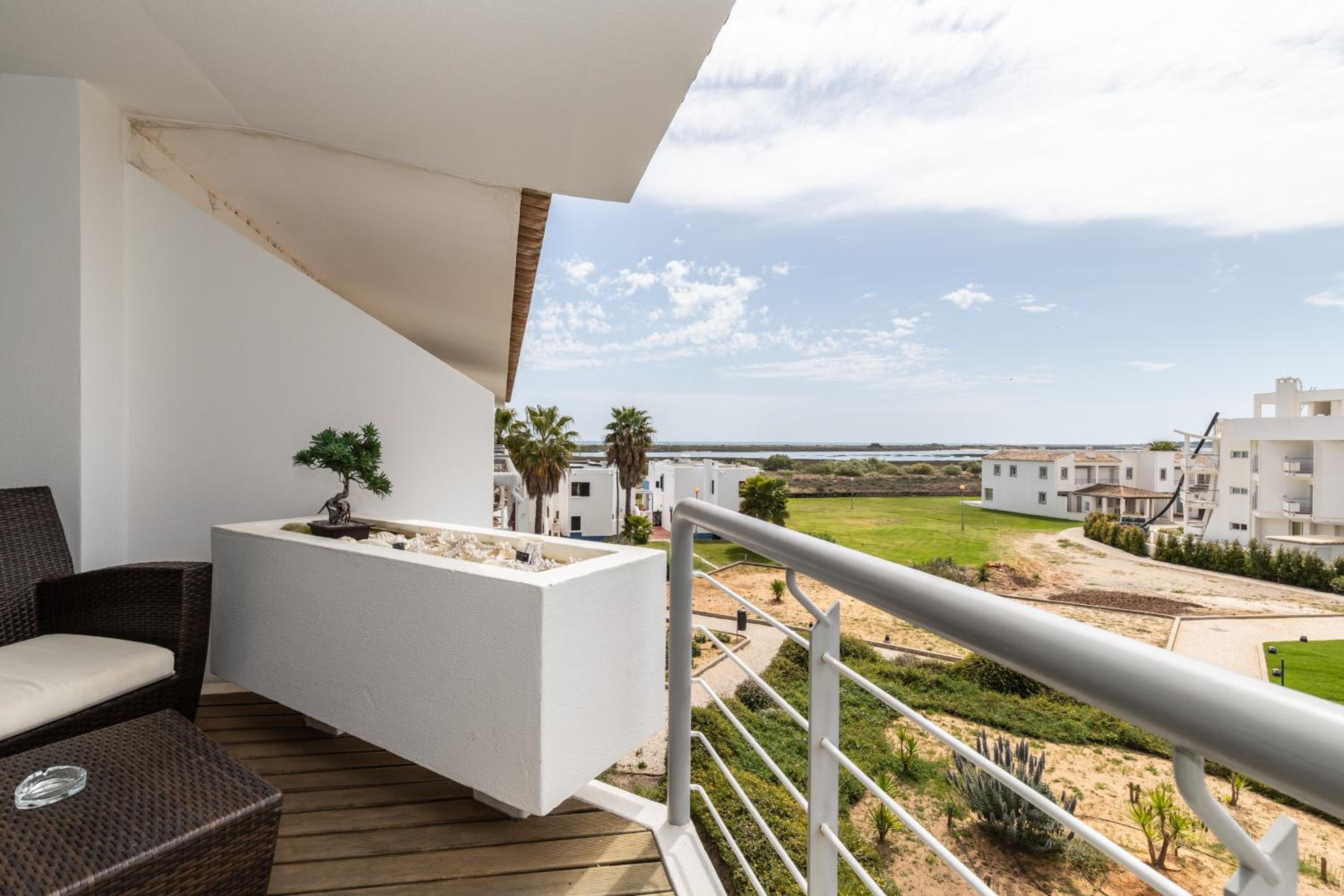 Studio Apartment with Sea View photo 3