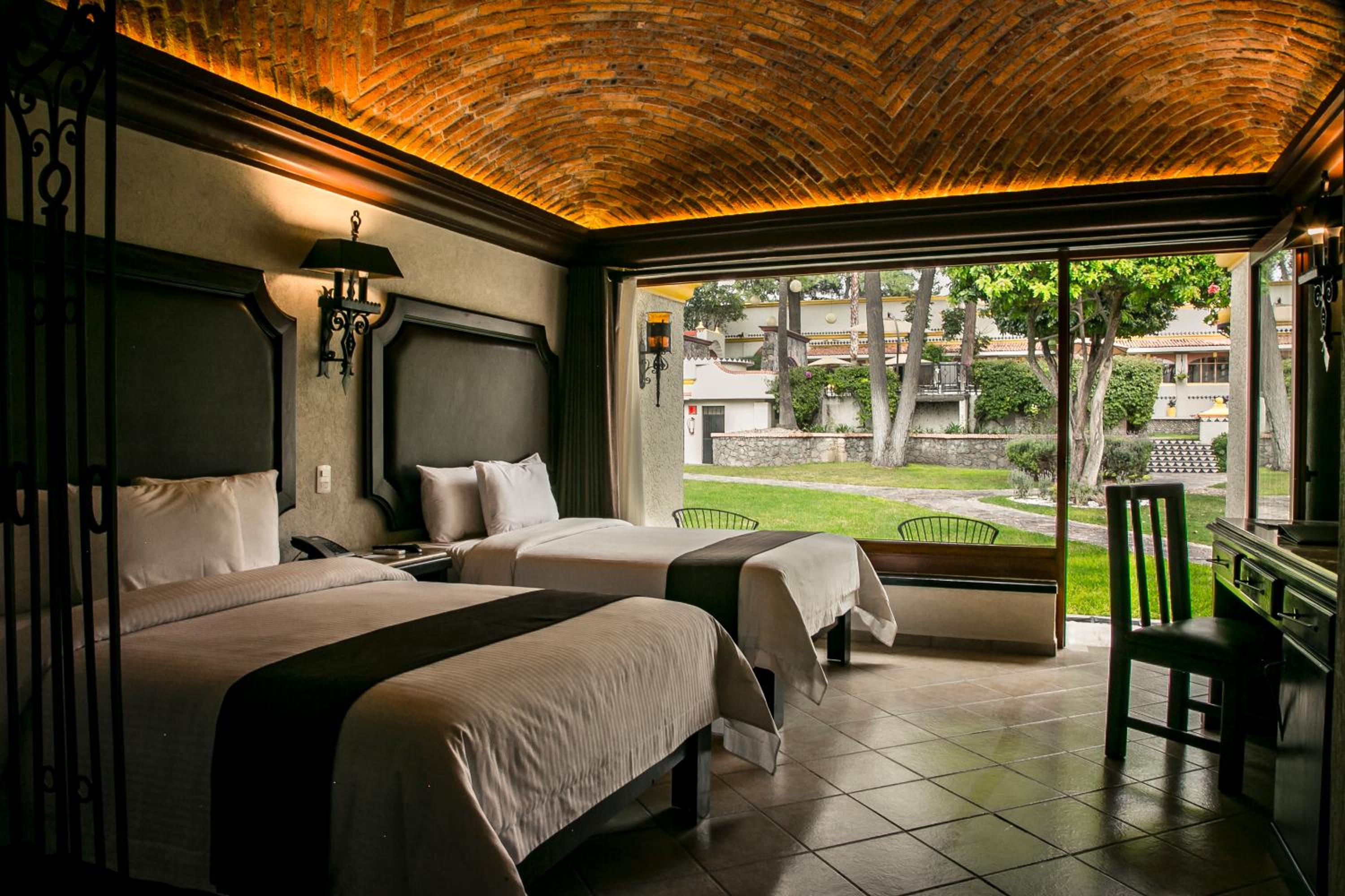 Double Room with Two Double Beds - Photo 23