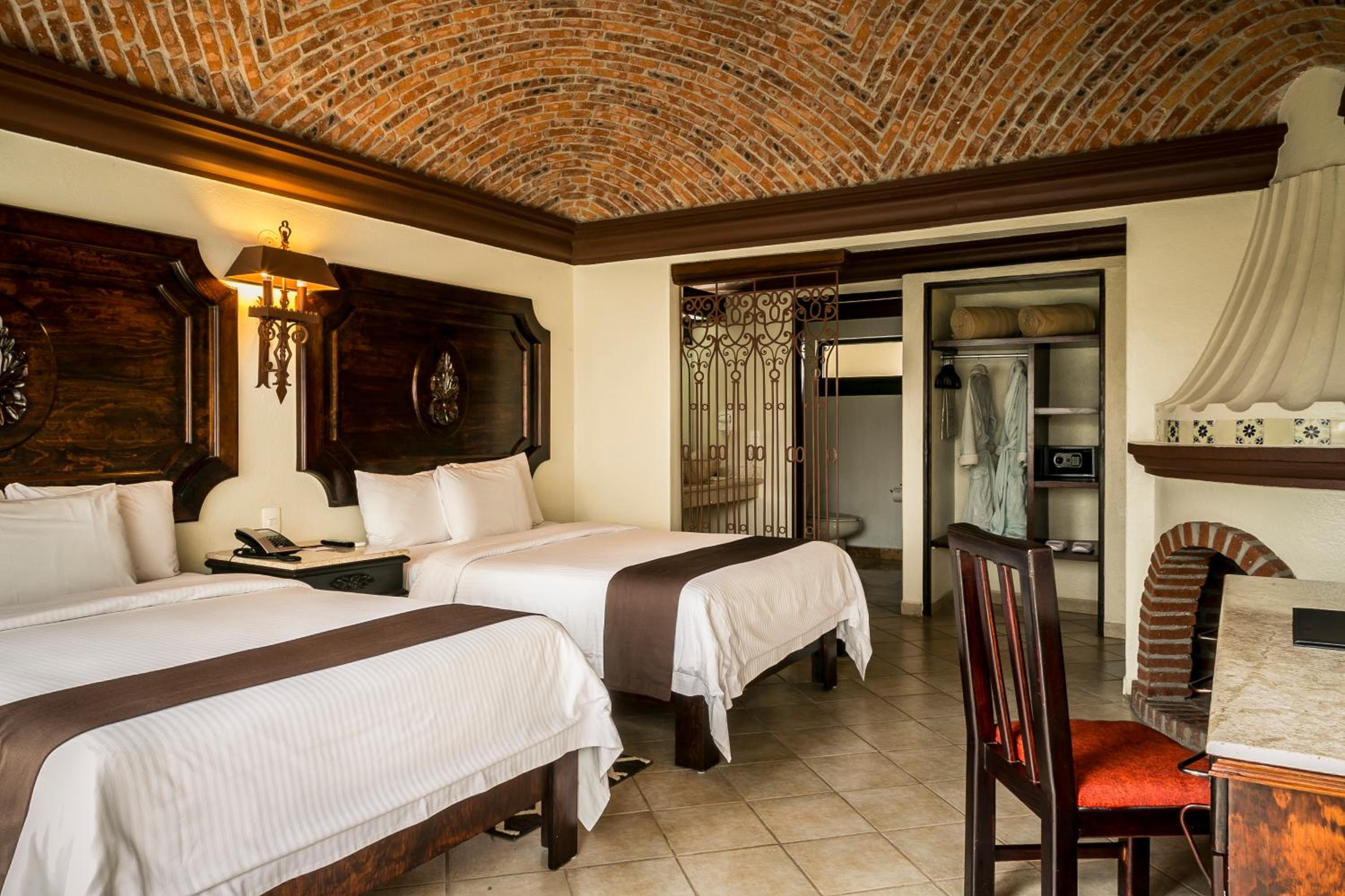 Double Room with Two Double Beds - Photo 25