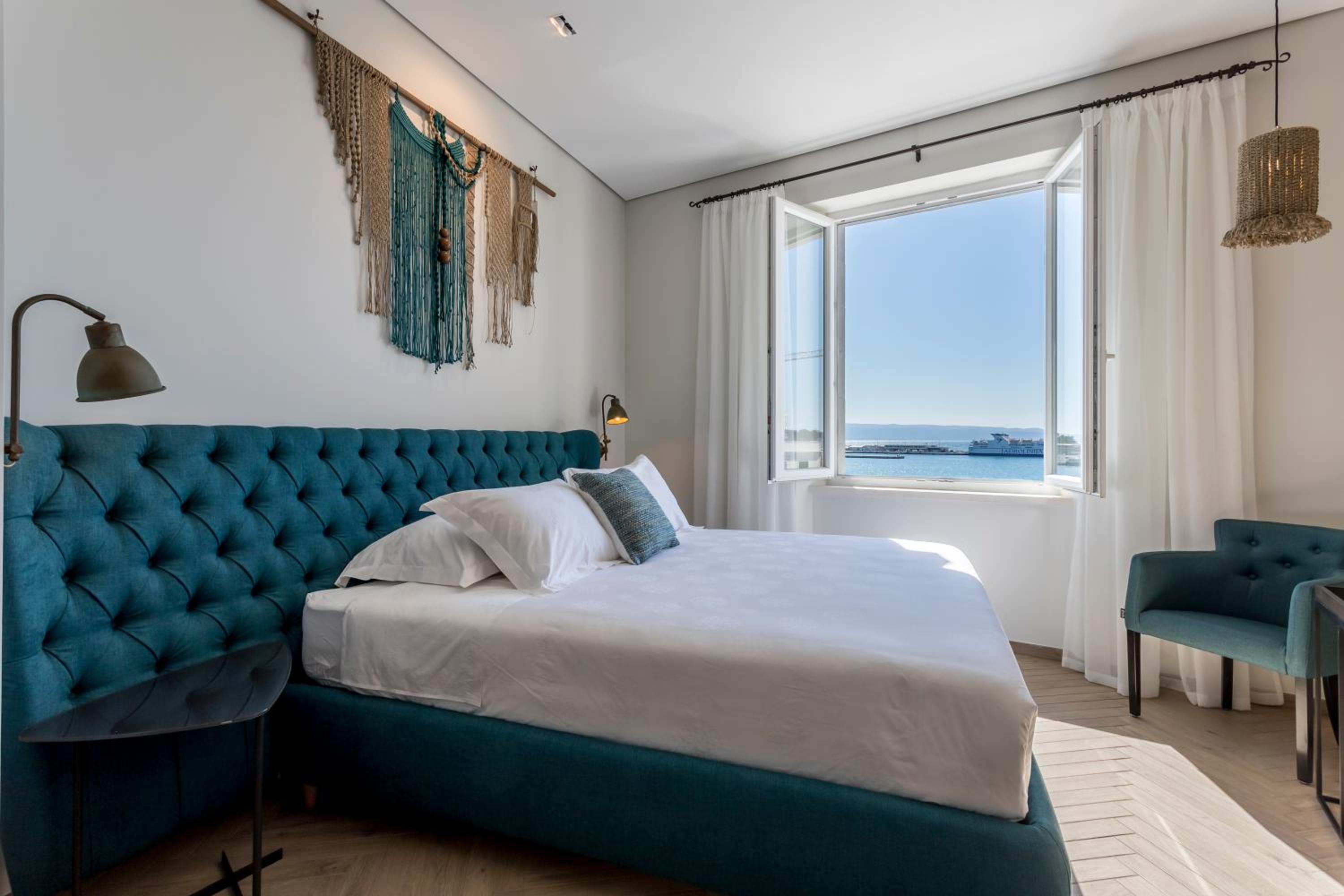 Deluxe Double Room with Sea View photo 2