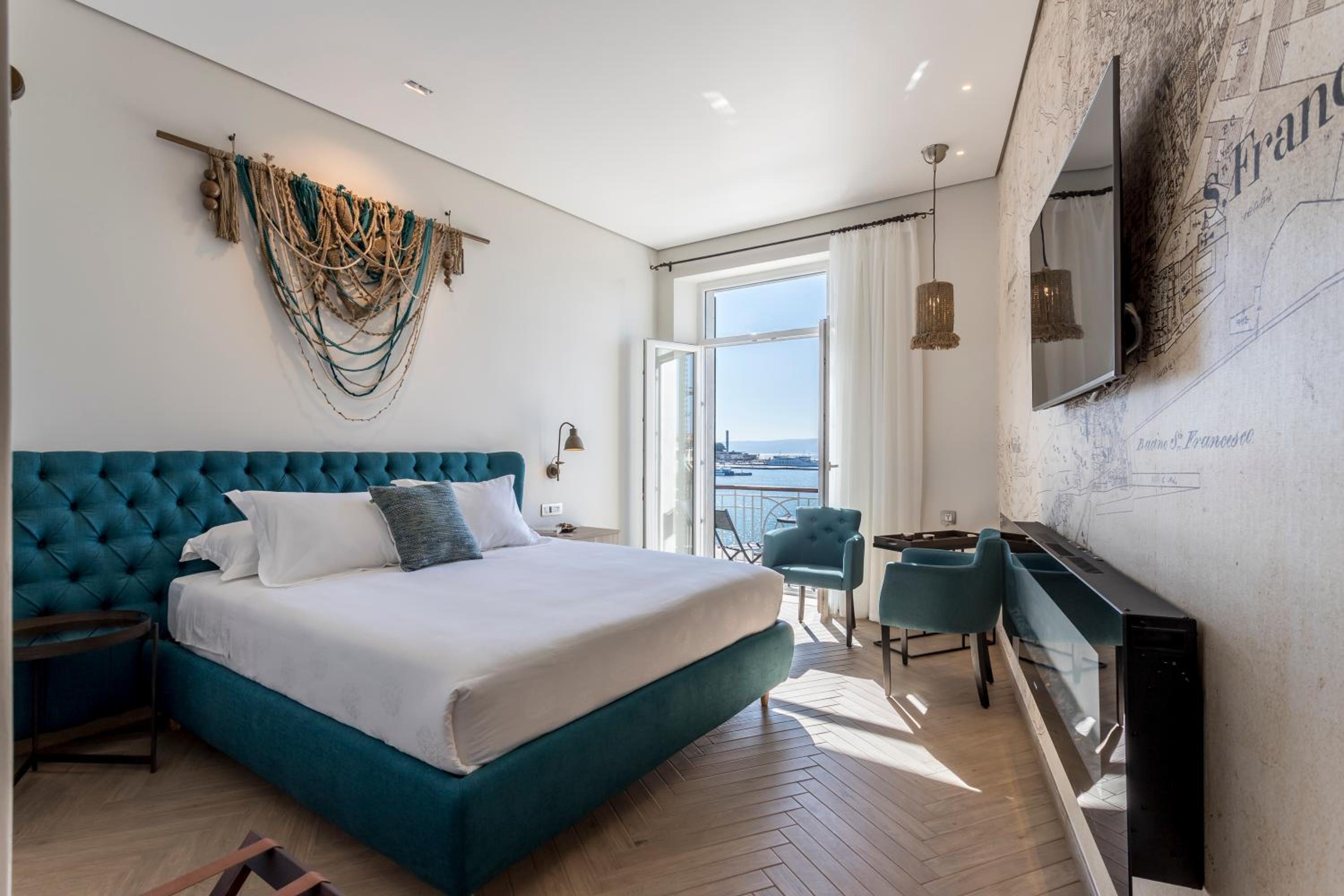 Deluxe Double Room with Balcony and Sea View photo 1