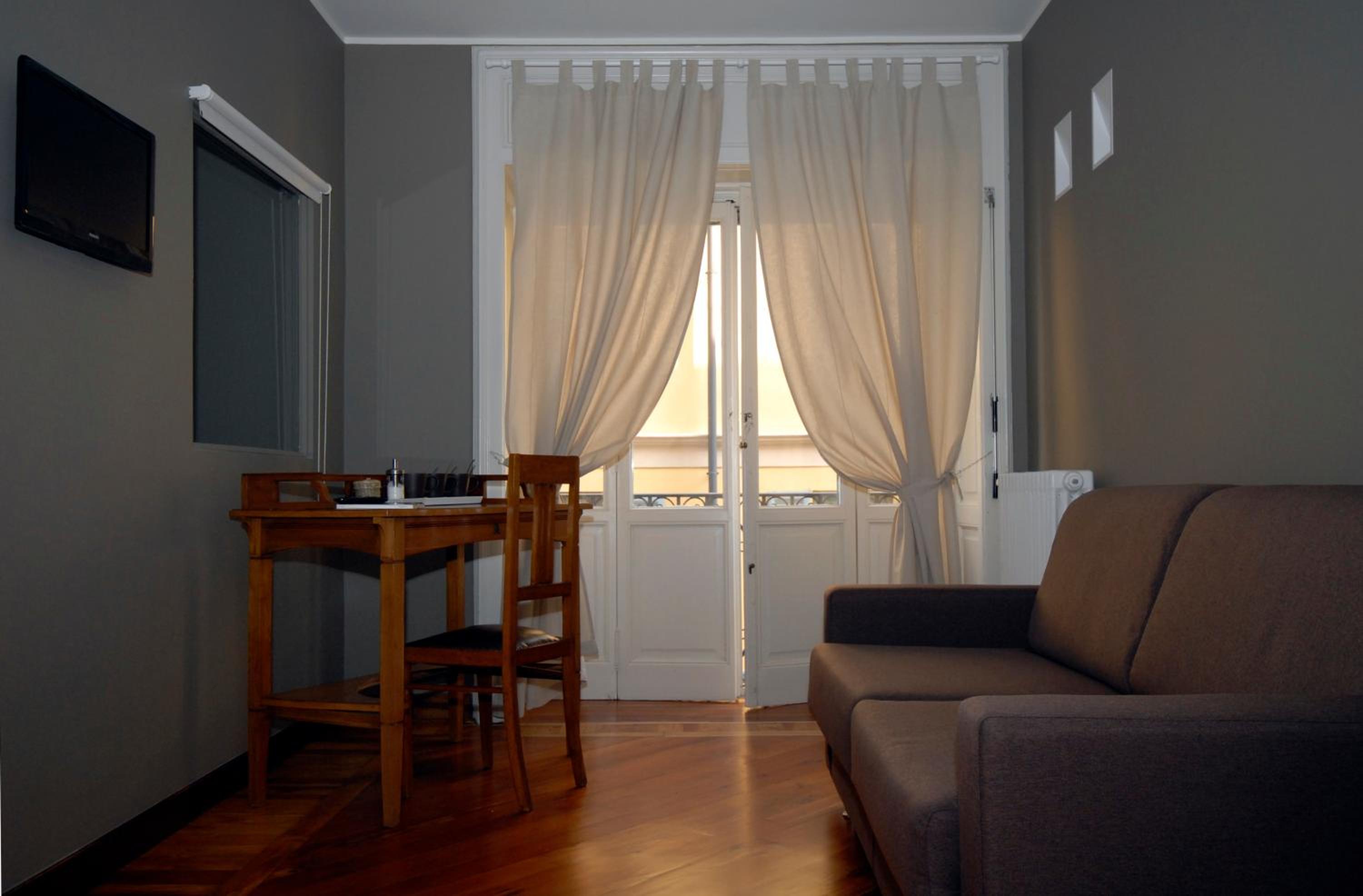 Family Room (2 Adults + 2 Children) - Photo 11