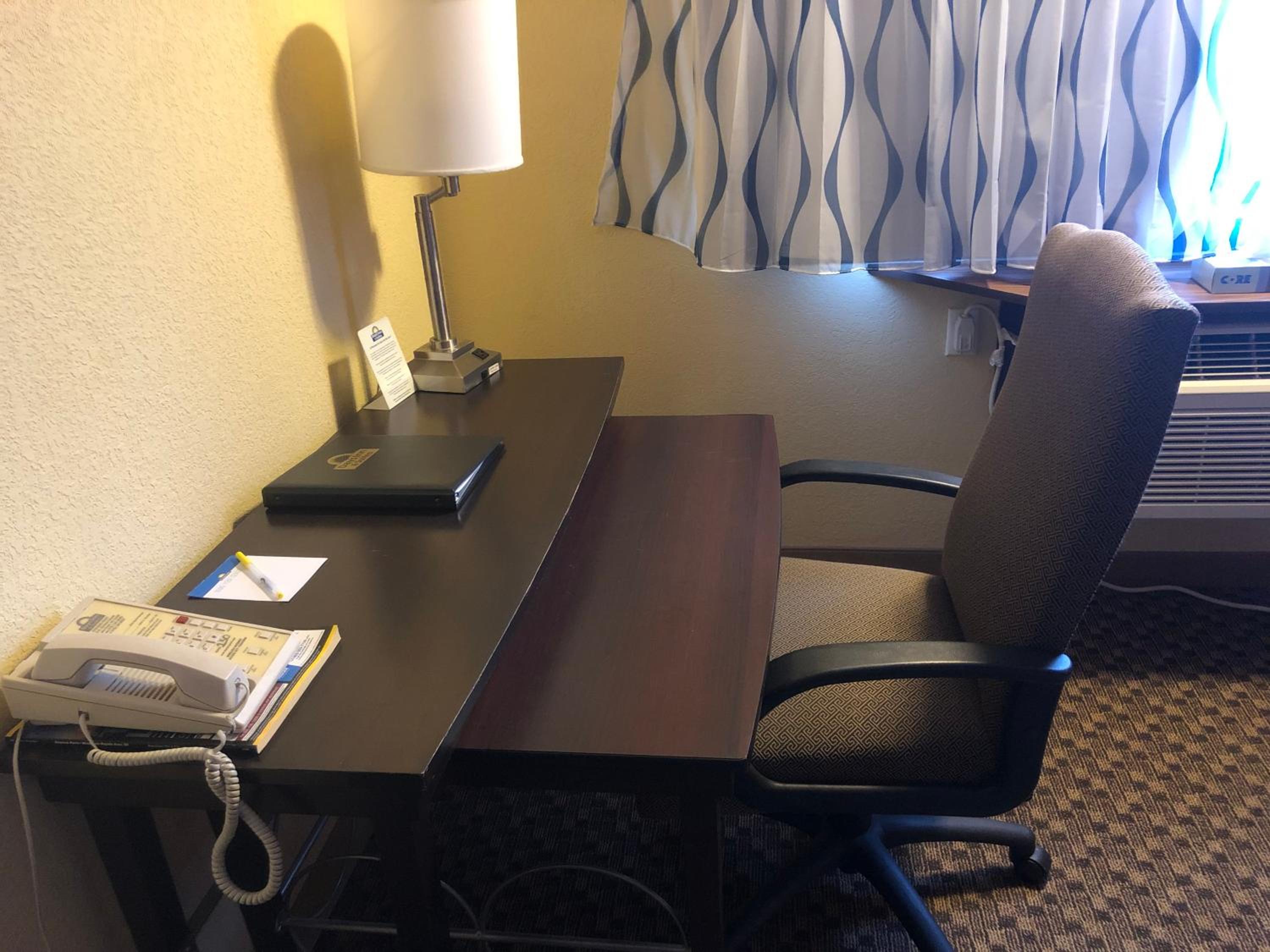 King Room - Non-Smoking - Photo 6