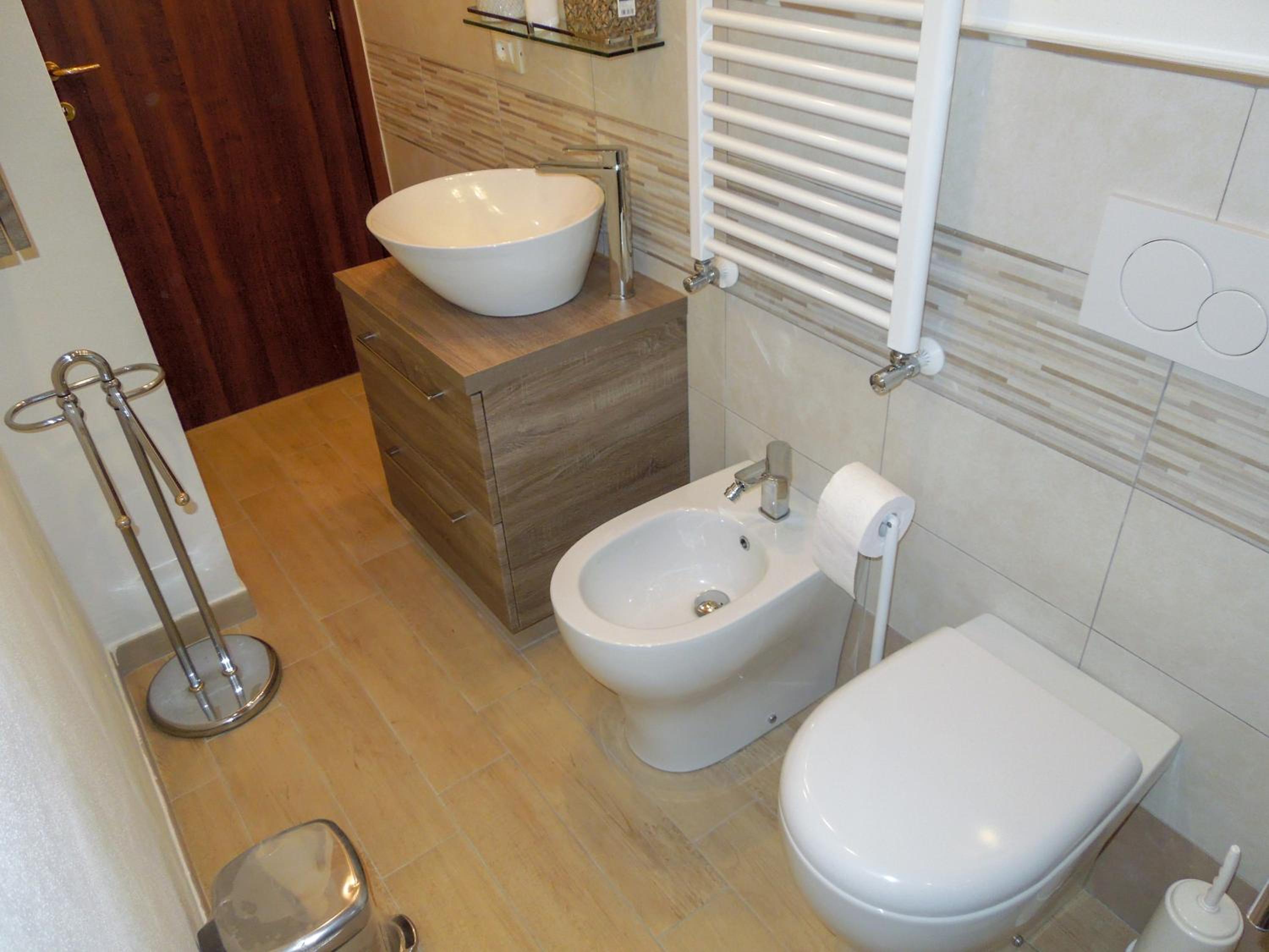 Double or Twin Room with Private External Bathroom - Photo 5