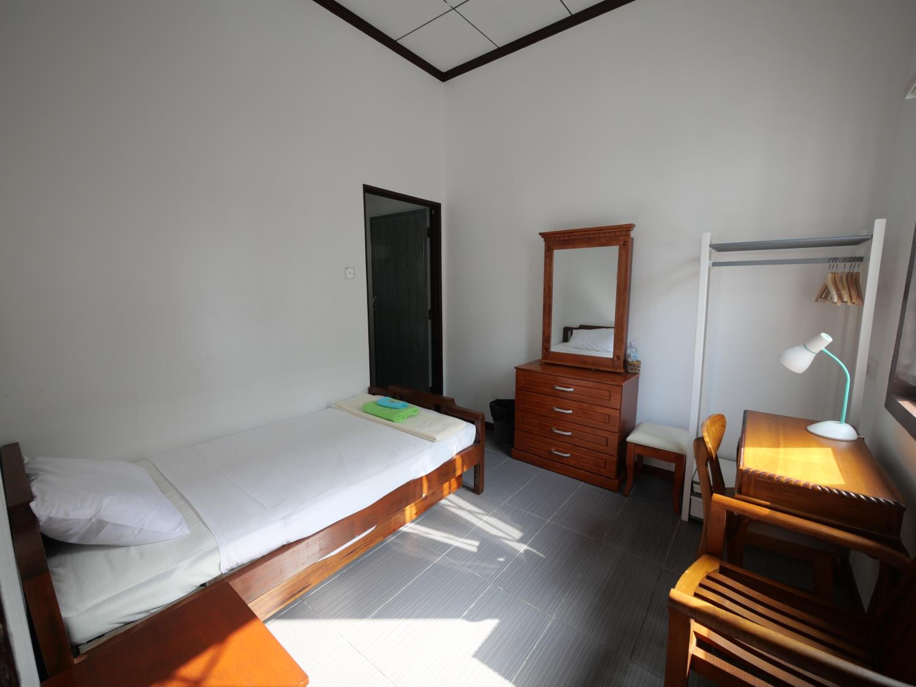 Small Twin Room - Photo 1
