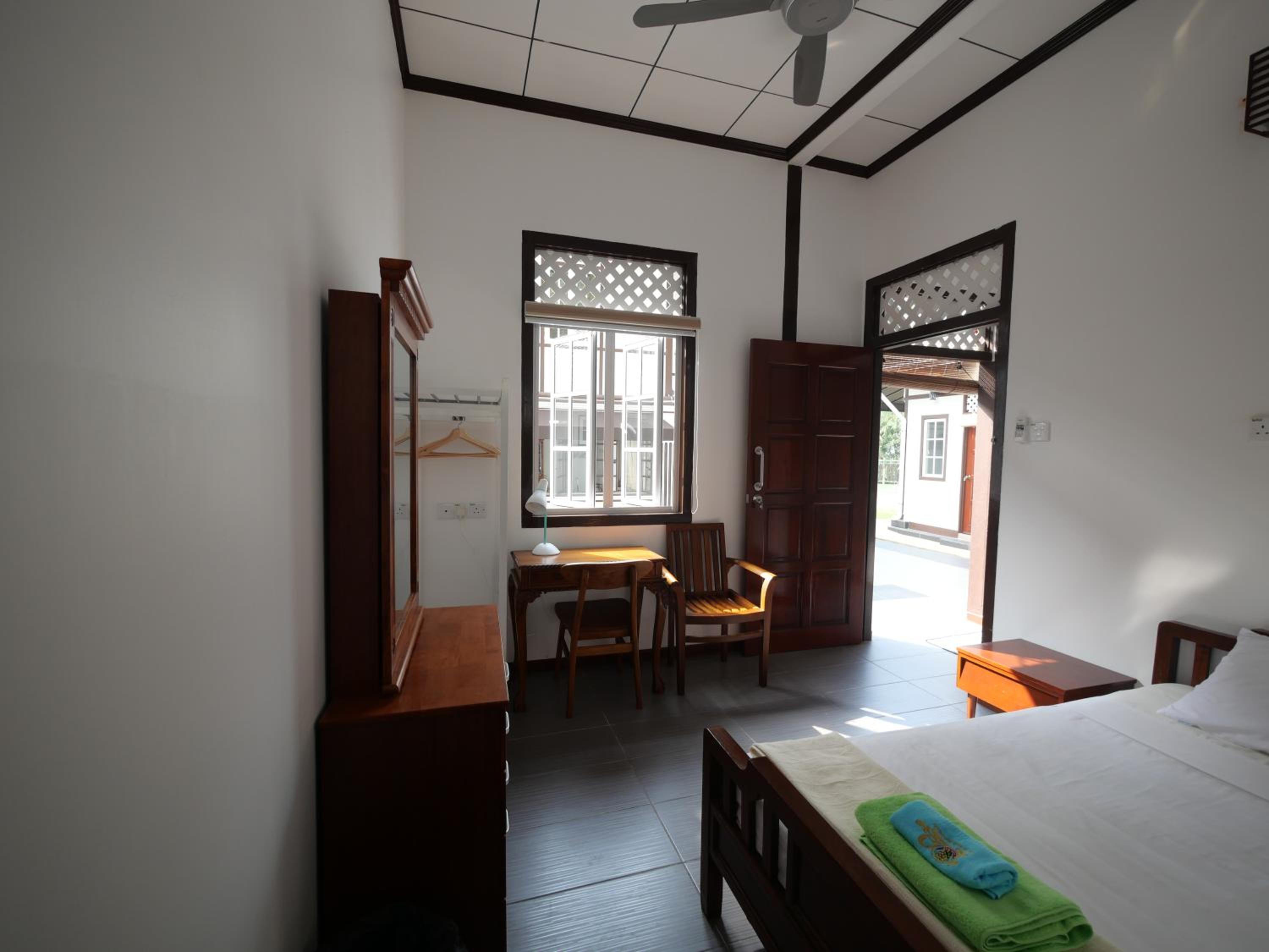 Small Twin Room - Photo 2