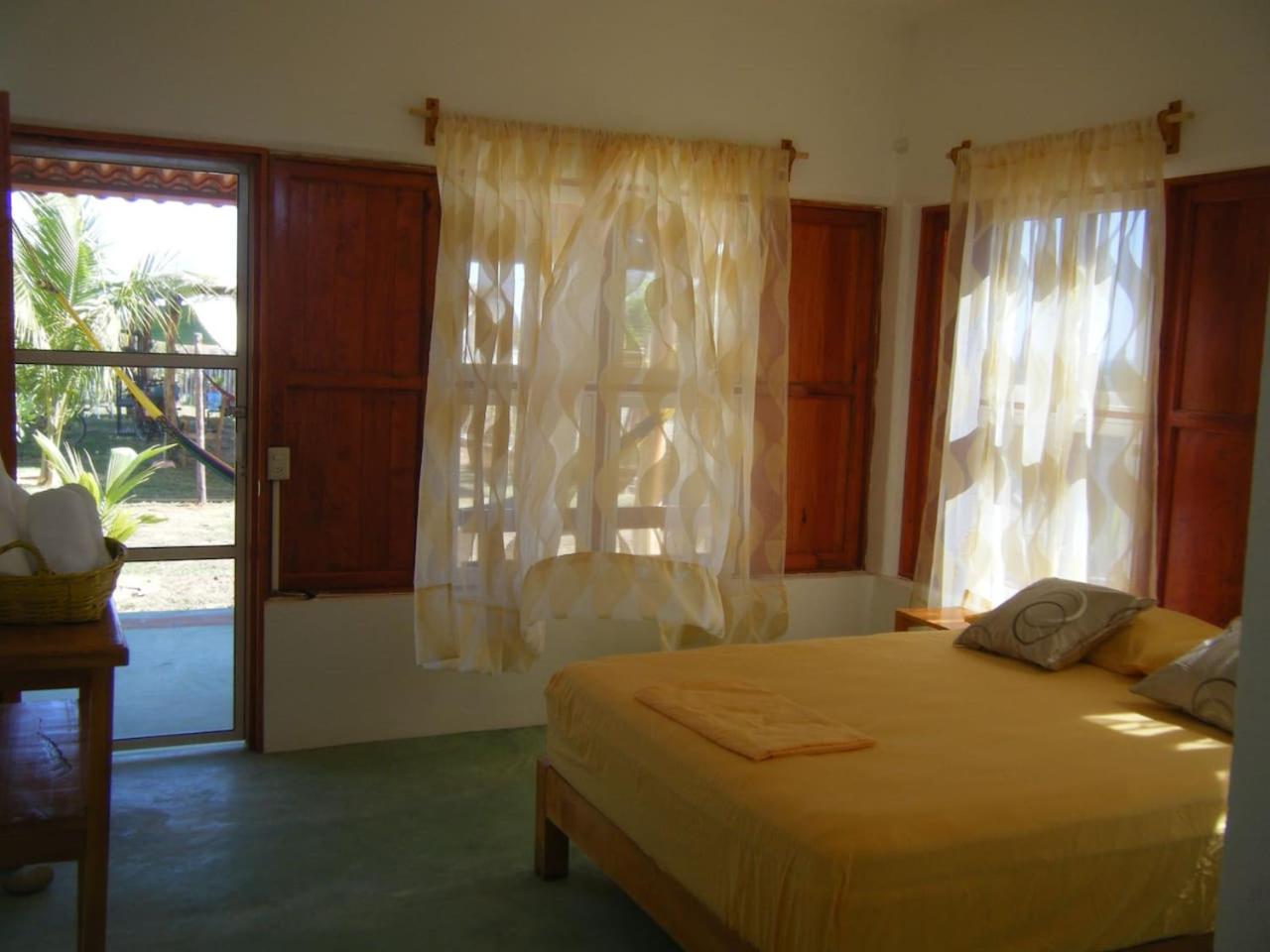 Queen Room - Disability Access - Photo 5