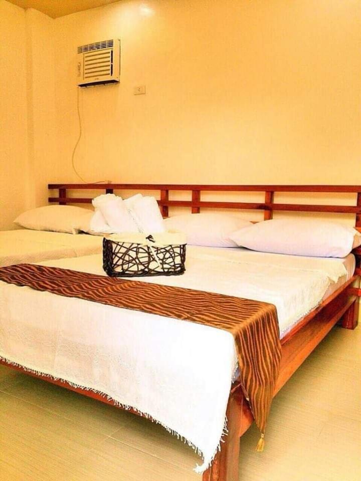 Quadruple Room with Private Bathroom - Photo 2