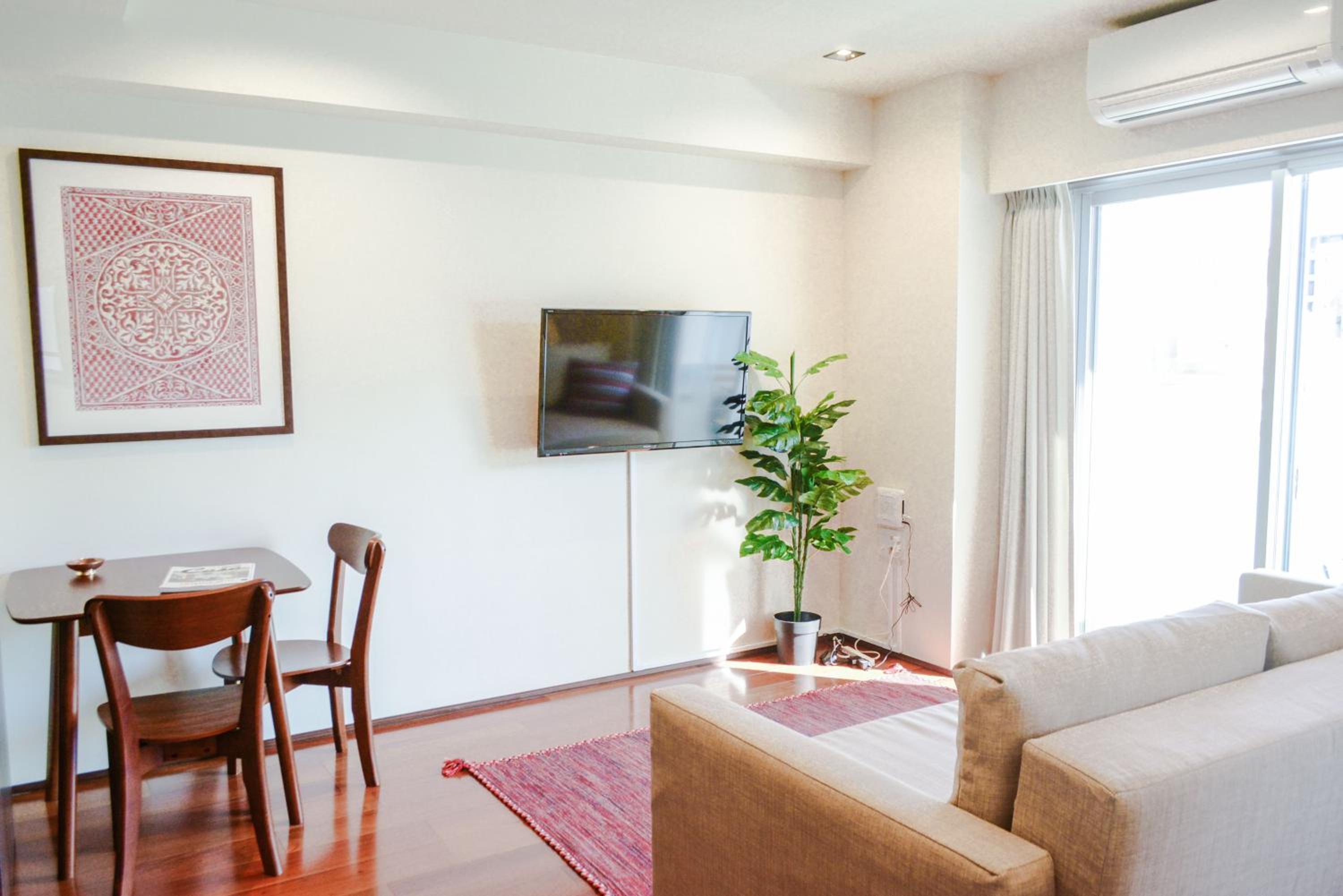 One-Bedroom Apartment photo 1