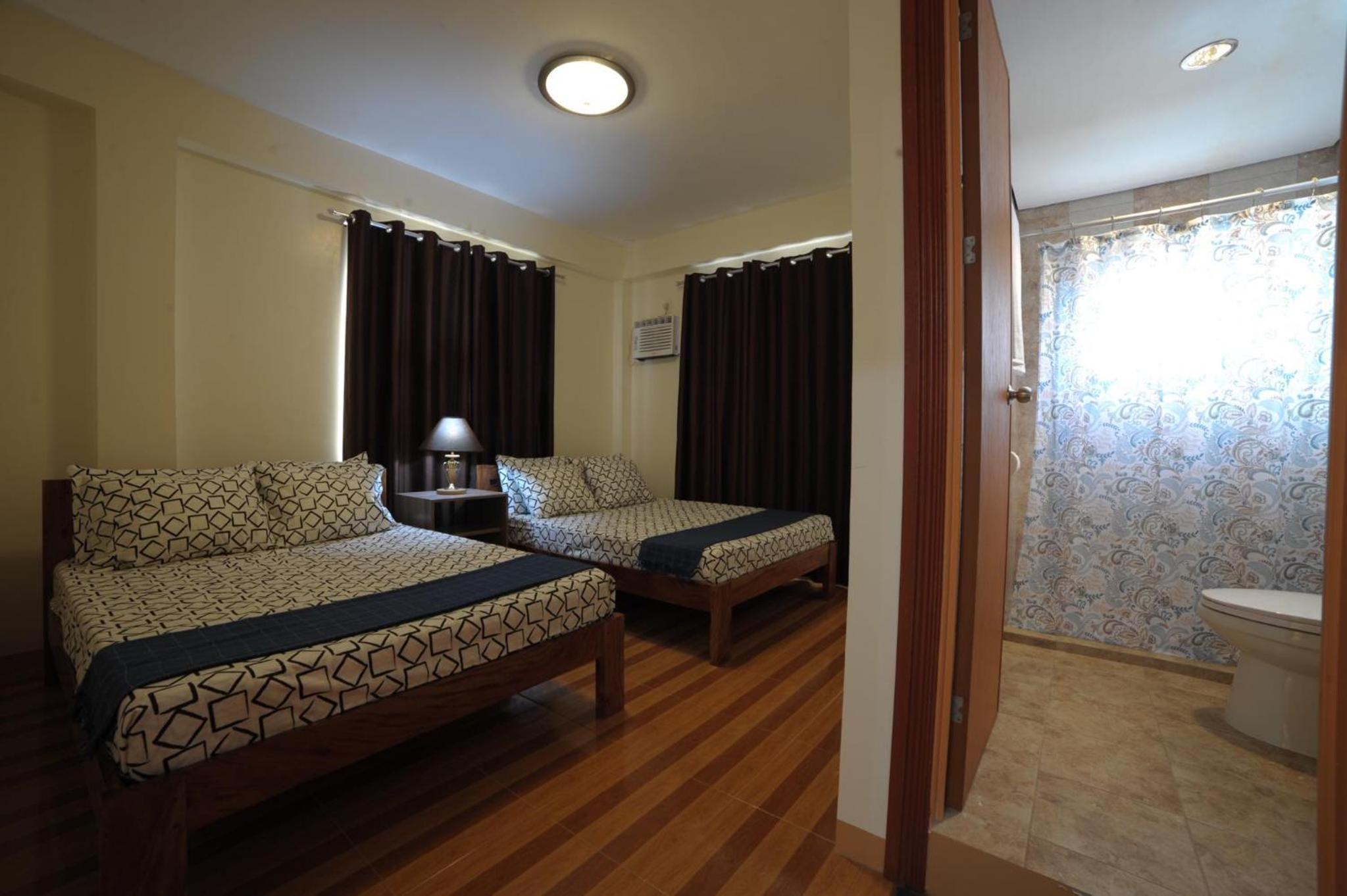 Quadruple Room with Private Bathroom photo 1