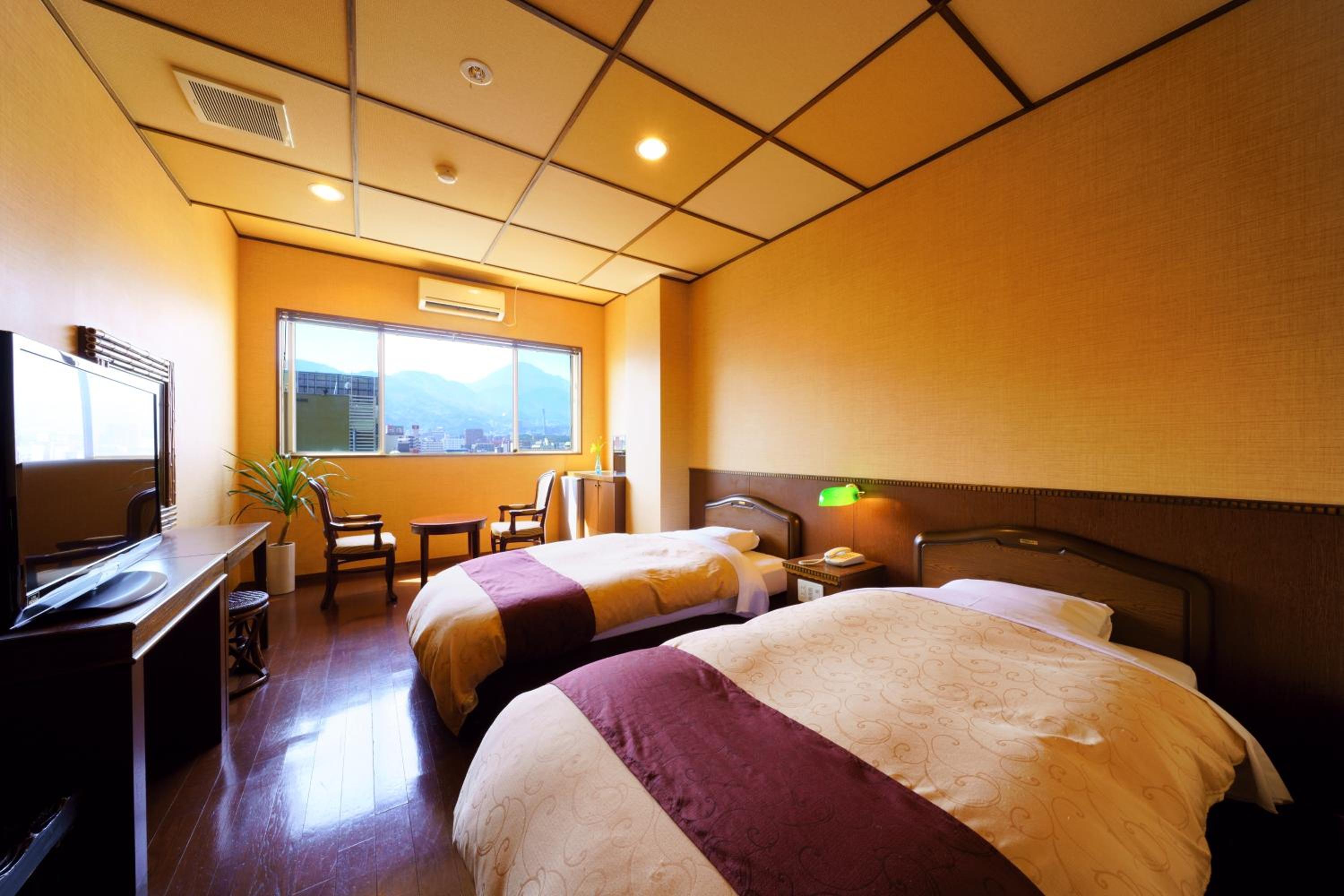 Twin Room with City View and Shared Bathroom