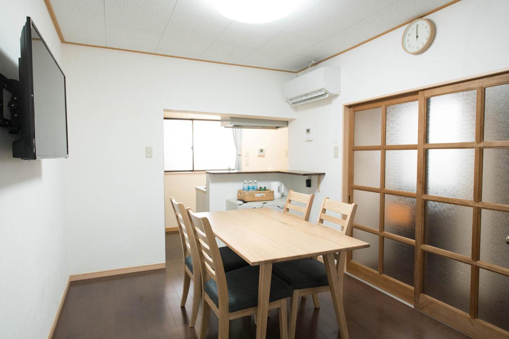 One-Bedroom House - Photo 6