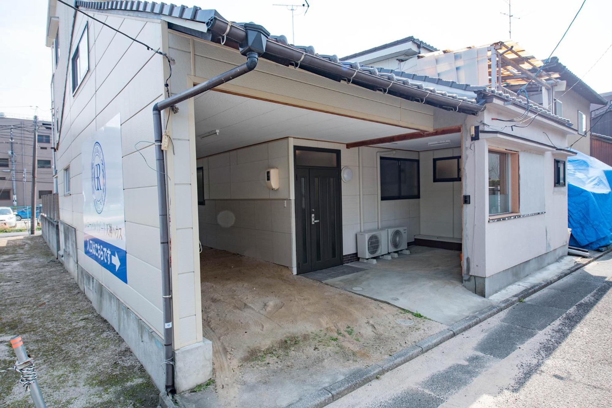 One-Bedroom House - Photo 3