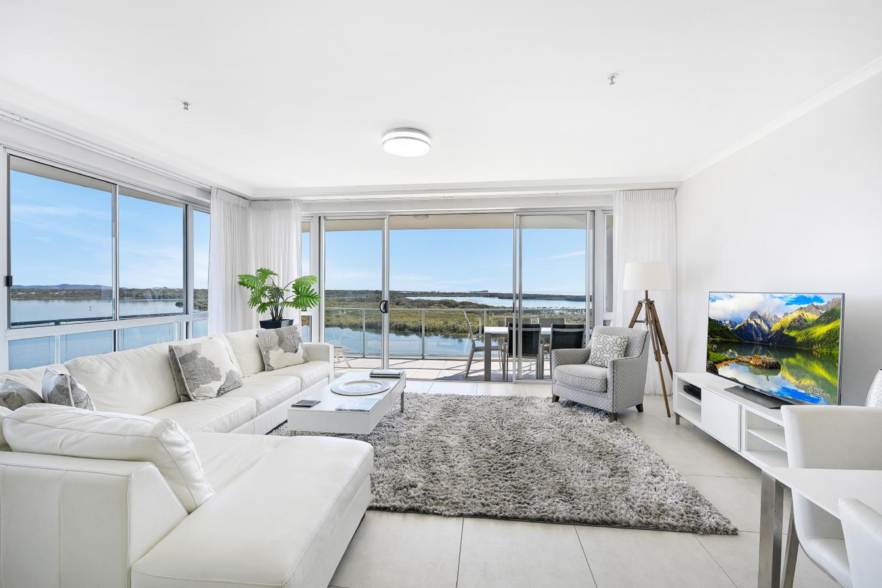 One-Bedroom Premium Apartment with Water Views photo 2