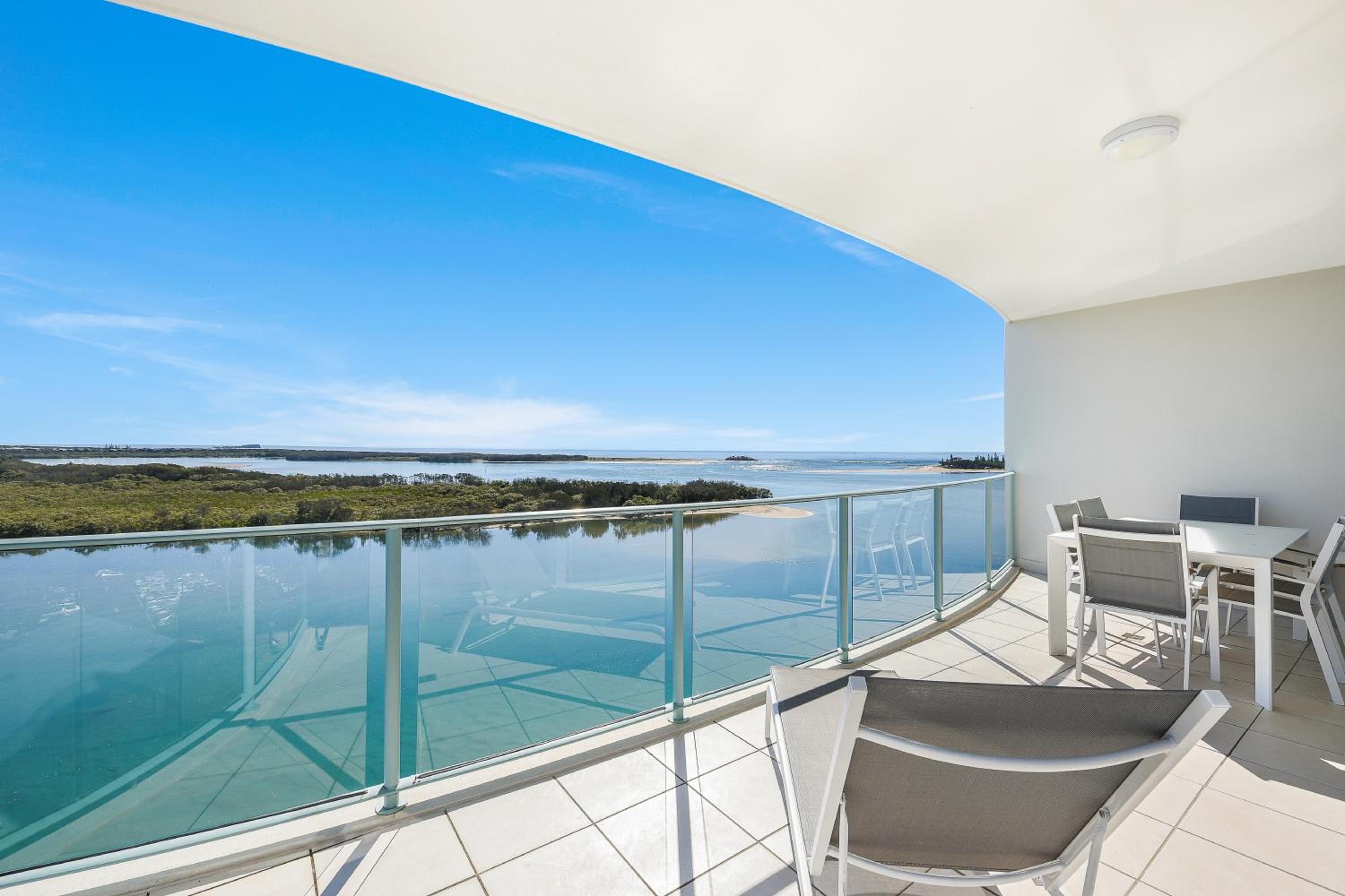 One-Bedroom Apartment With Water View photo 3
