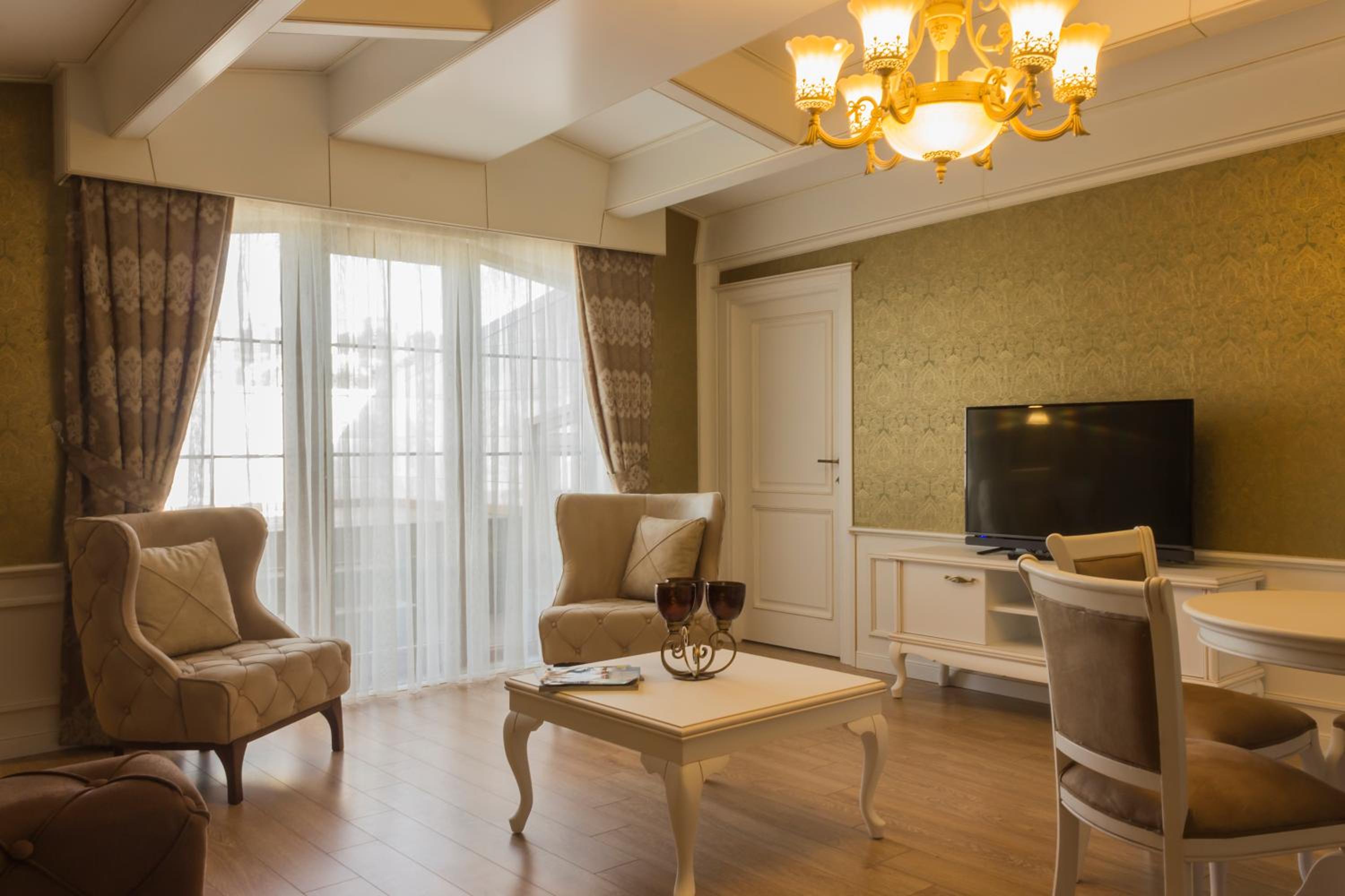 Deluxe Suite with Terrace photo 3