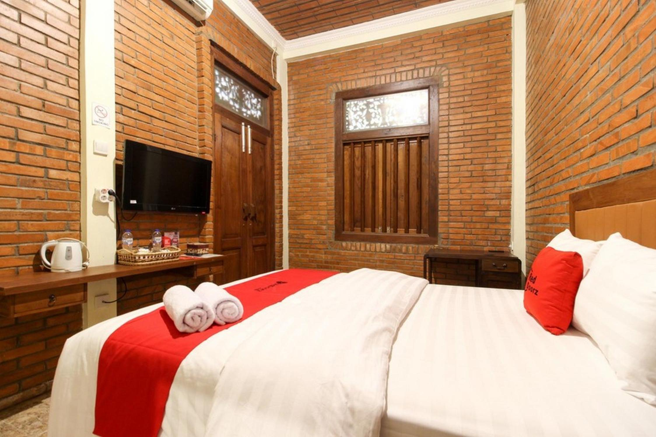 Deluxe Room - Photo 5