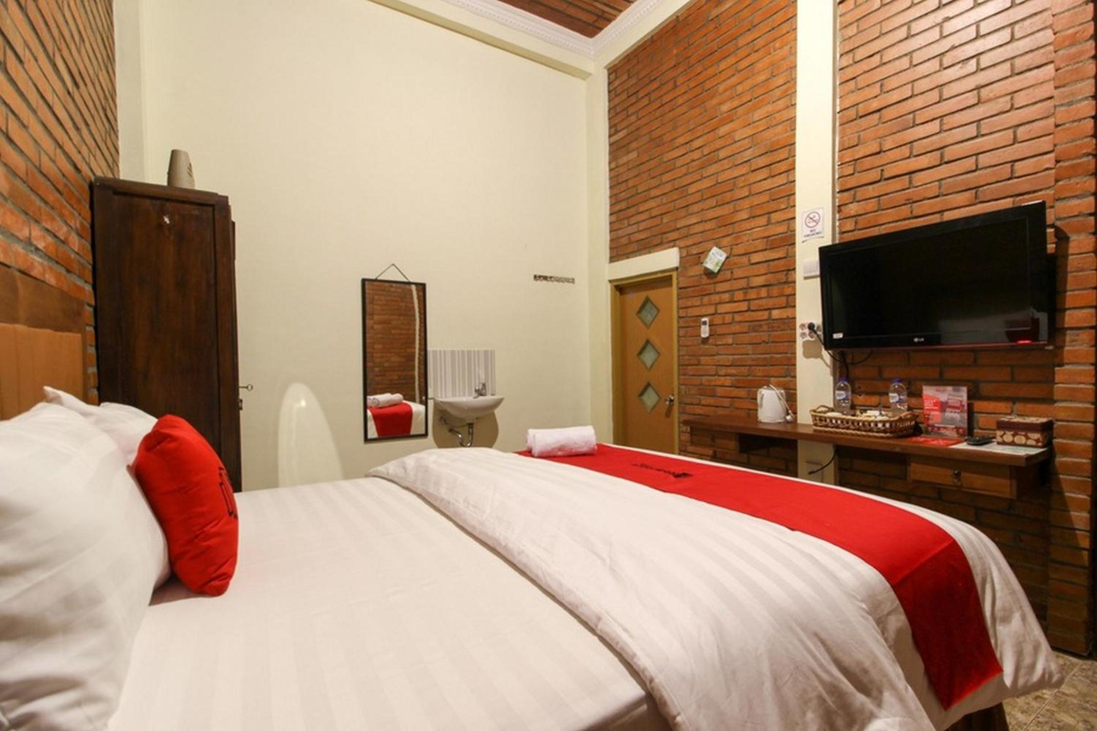 Deluxe Room - Photo 2
