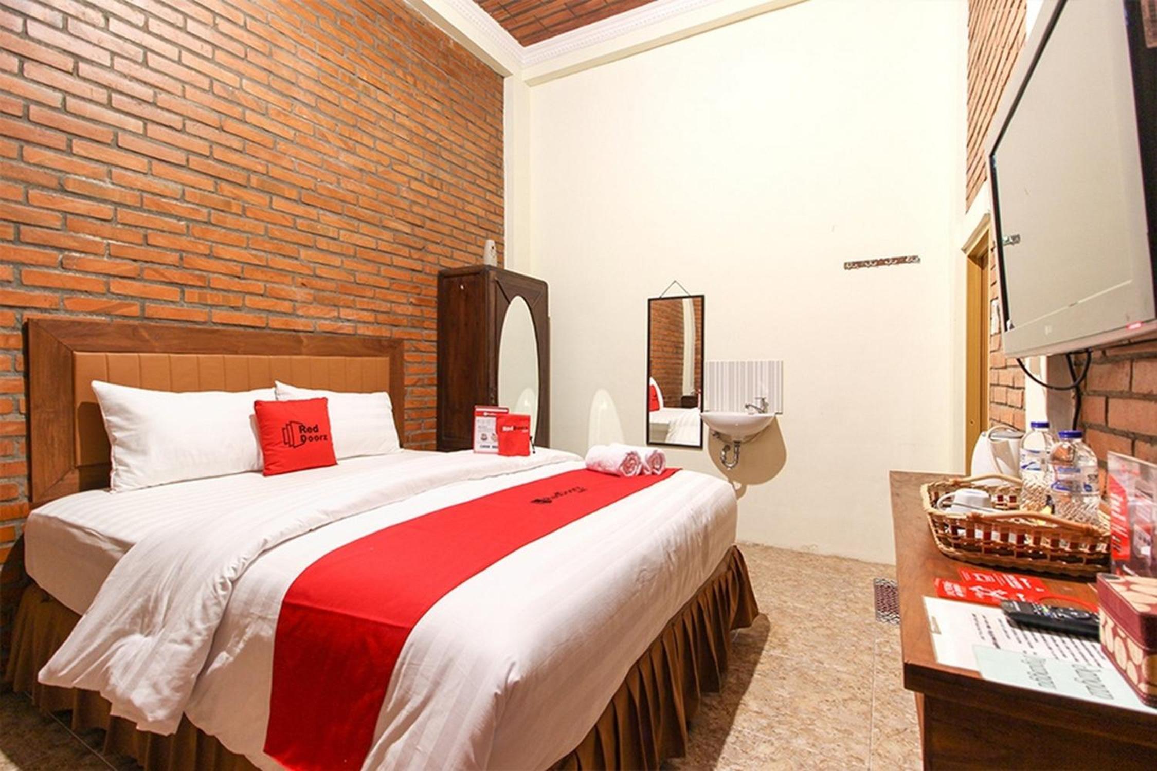 Deluxe Room - Photo 6