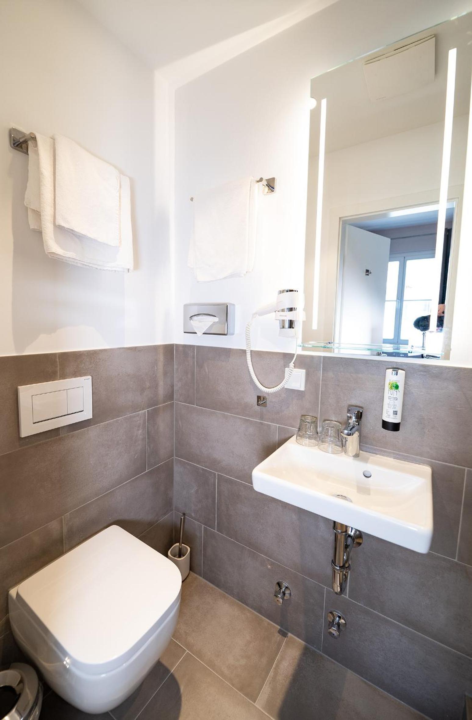 Classic Double Room - Photo 23