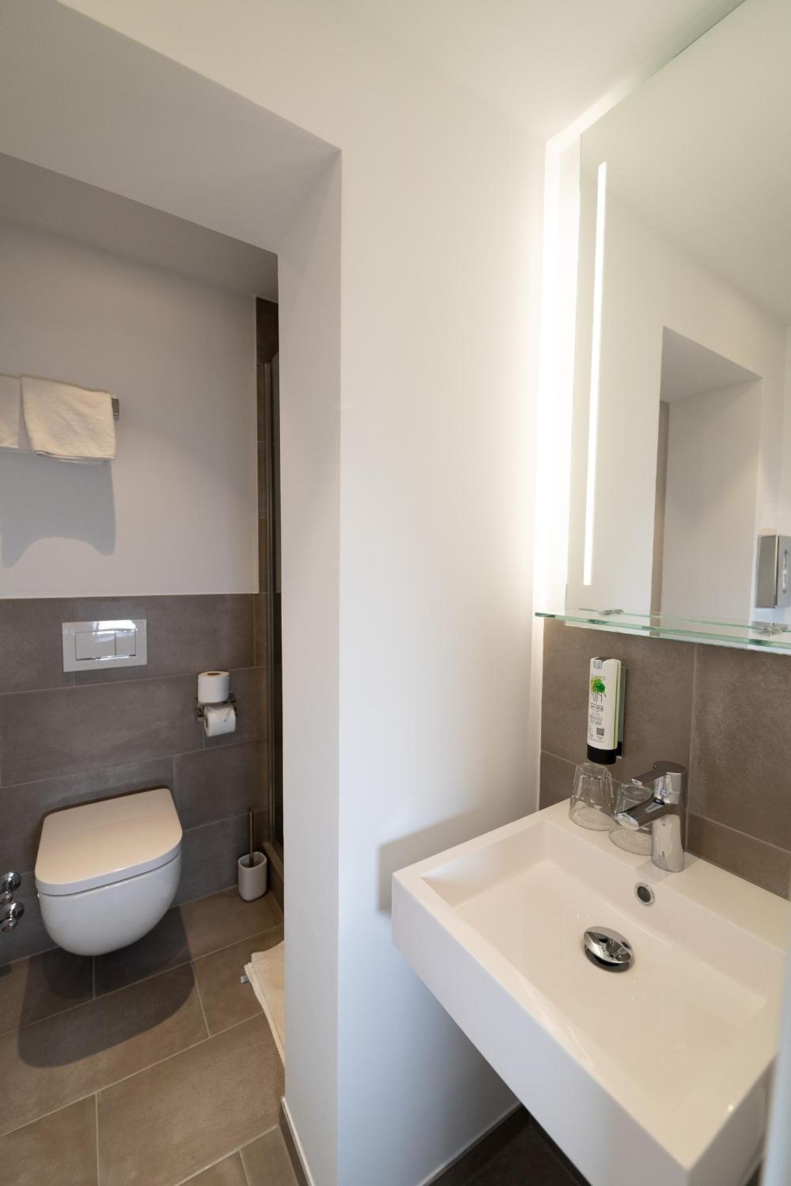 Classic Double Room - Photo 29
