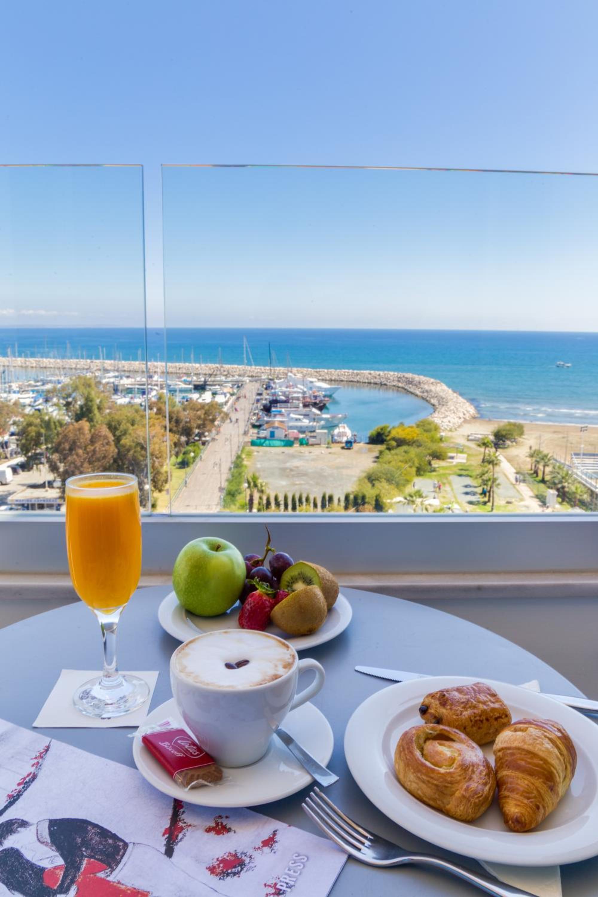 Twin Room with Sea View - Photo 5