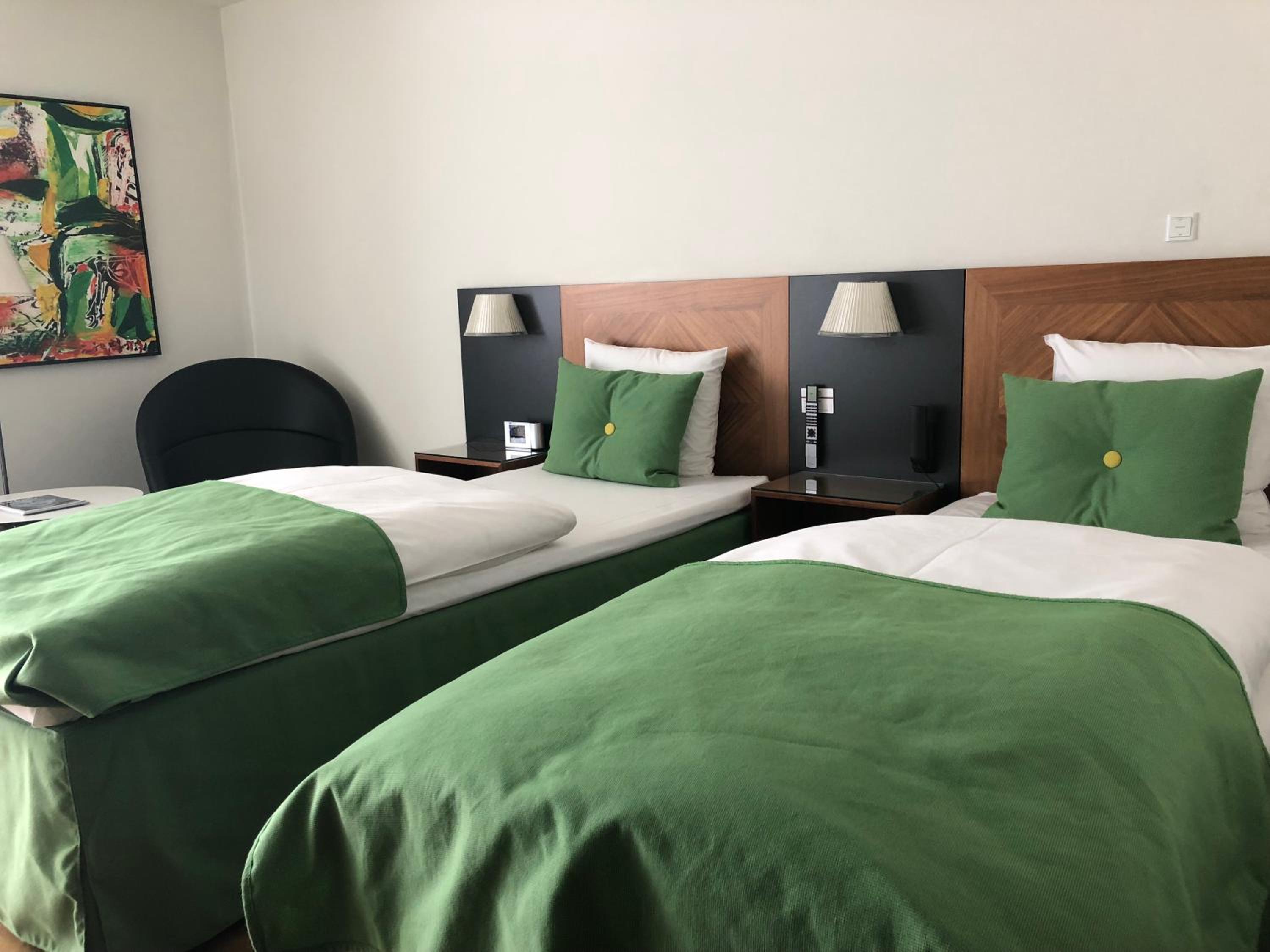 Business Twin Room - Non-Smoking - Photo 6