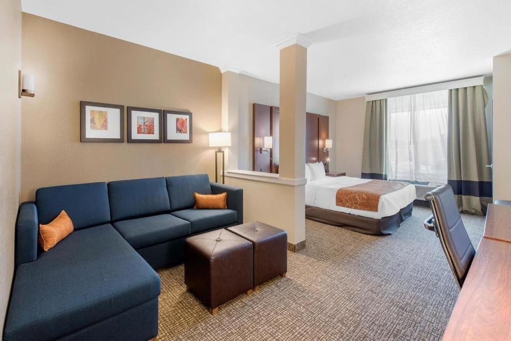 King Suite - Accessible/Non-Smoking photo 1