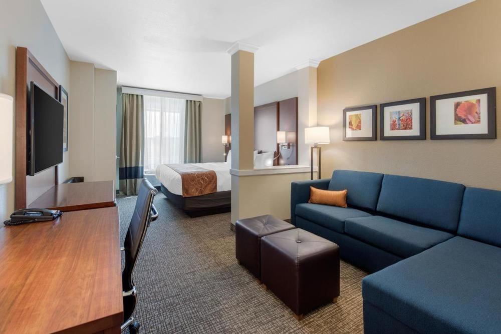 King Suite - Accessible/Non-Smoking photo 3