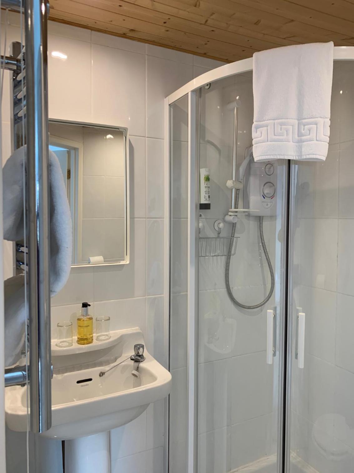 Family Room with Private Bathroom - Photo 4