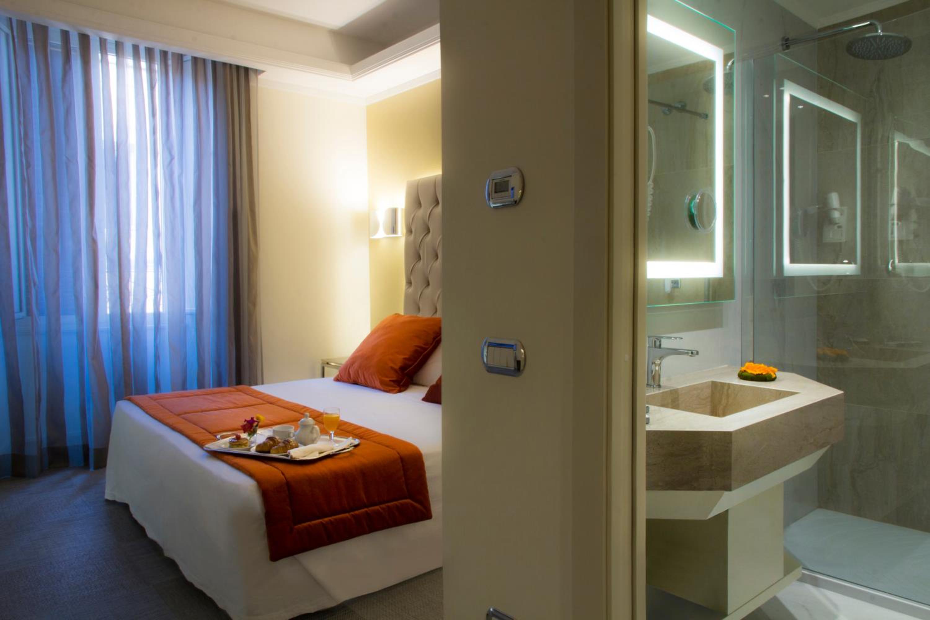 Superior Double or Twin Room thumbnail 5