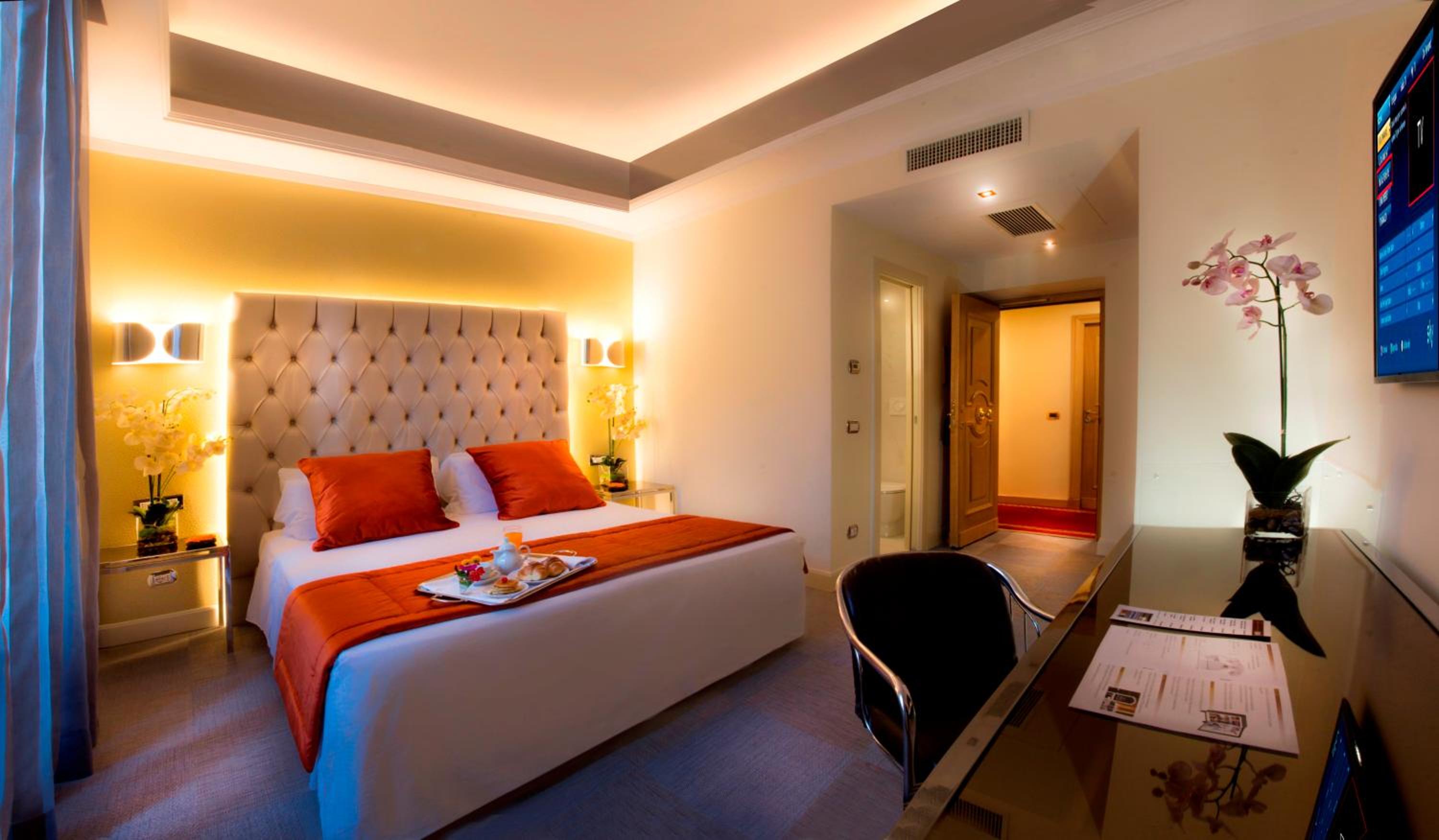 Superior Double or Twin Room thumbnail 6
