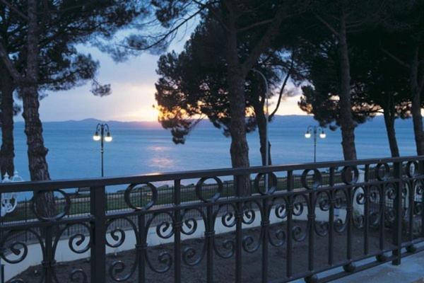 Superior Double Room with Balcony and Lake View - Photo 3