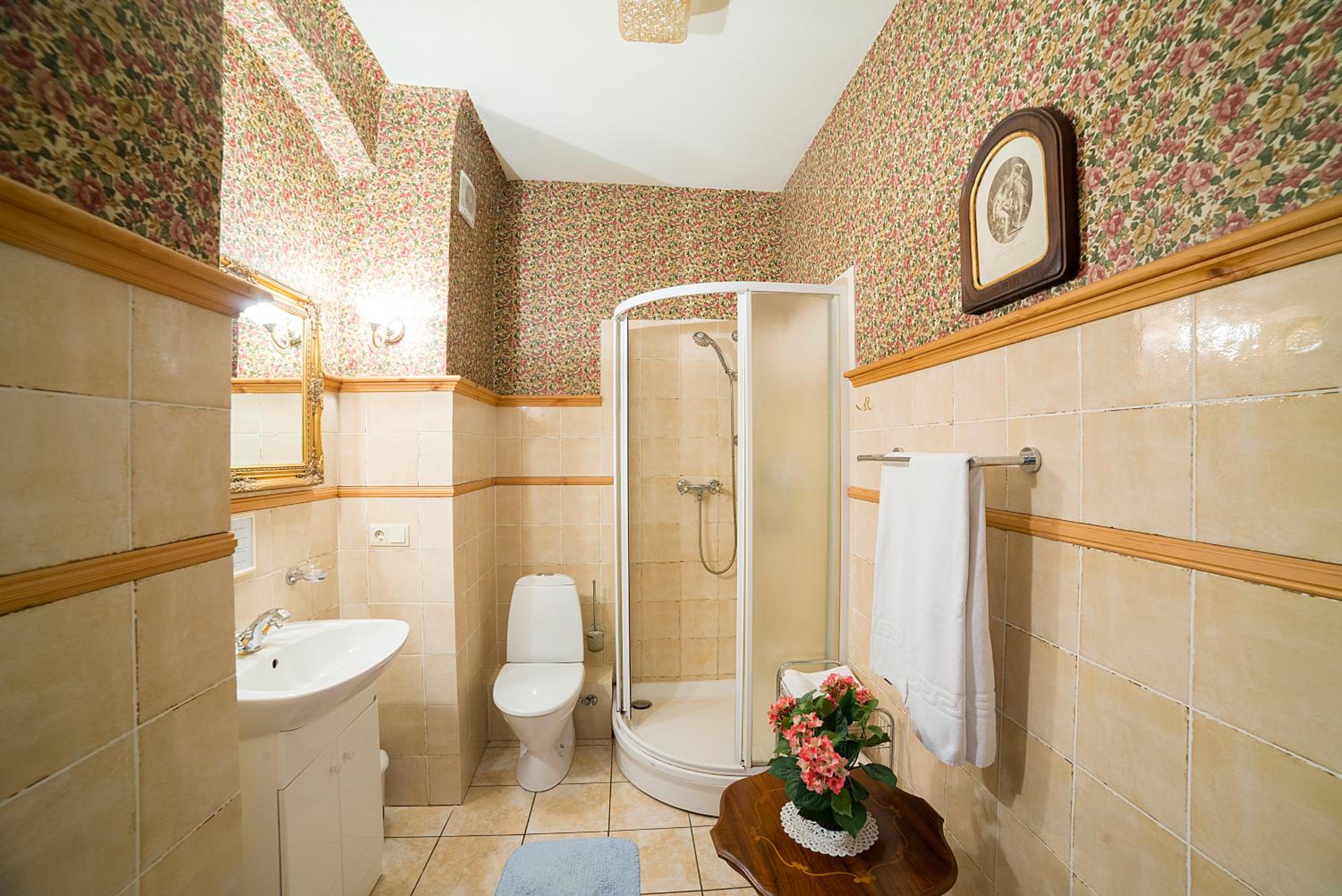 Suite - Photo 5