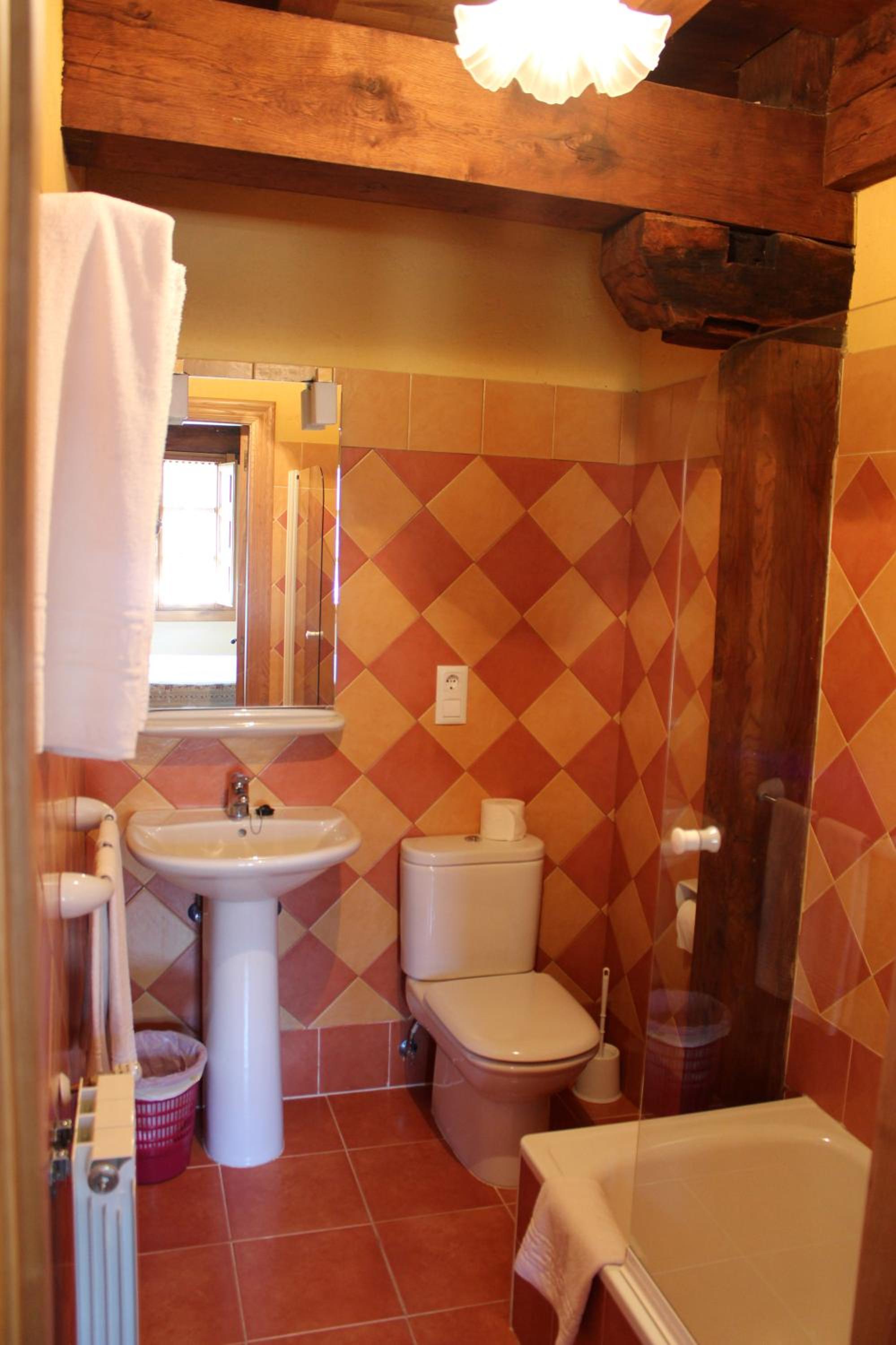 Five-Bedroom House photo 3