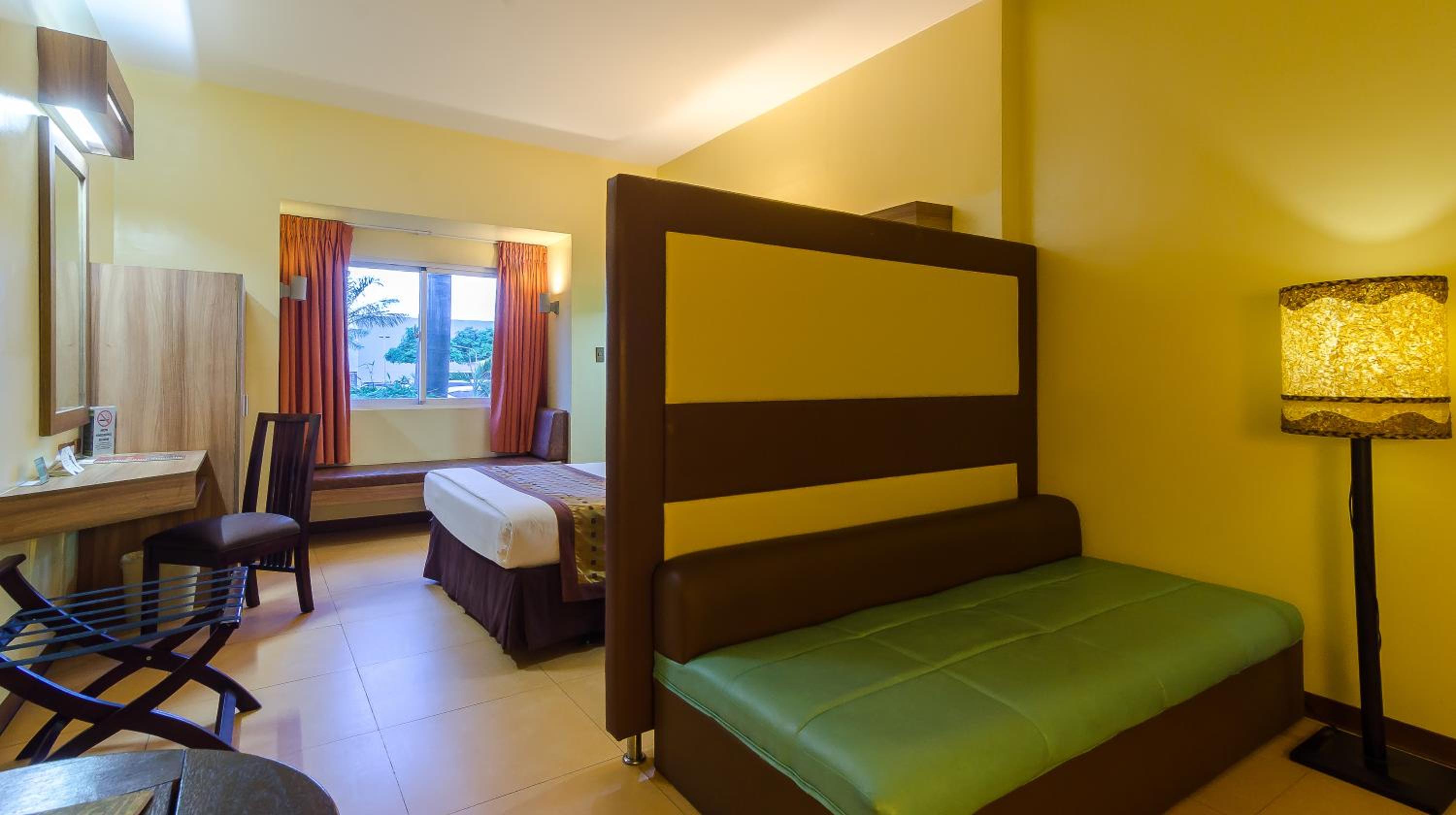 1 Queen Bed Suite