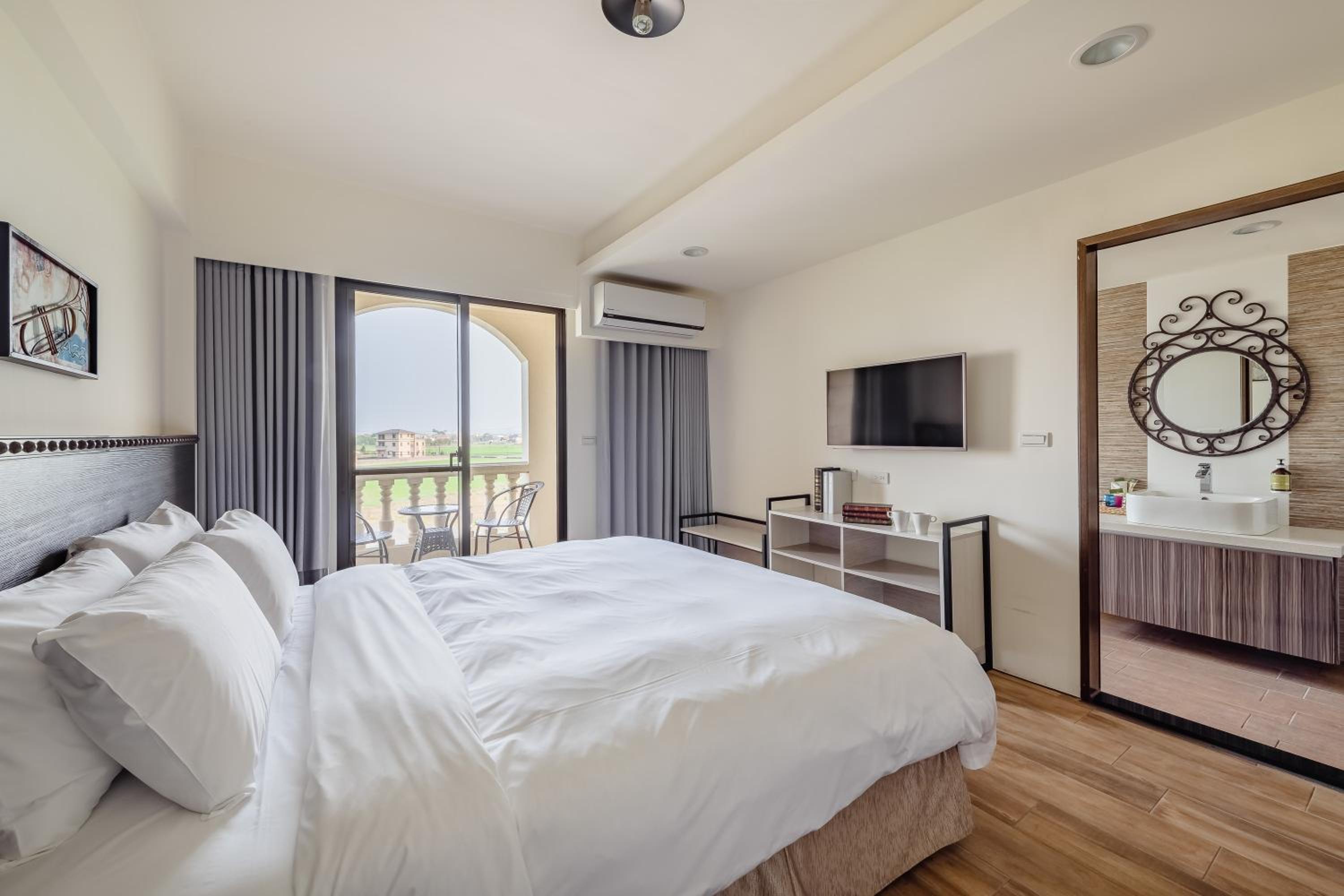 Deluxe Double Room with Garden View with Balcony