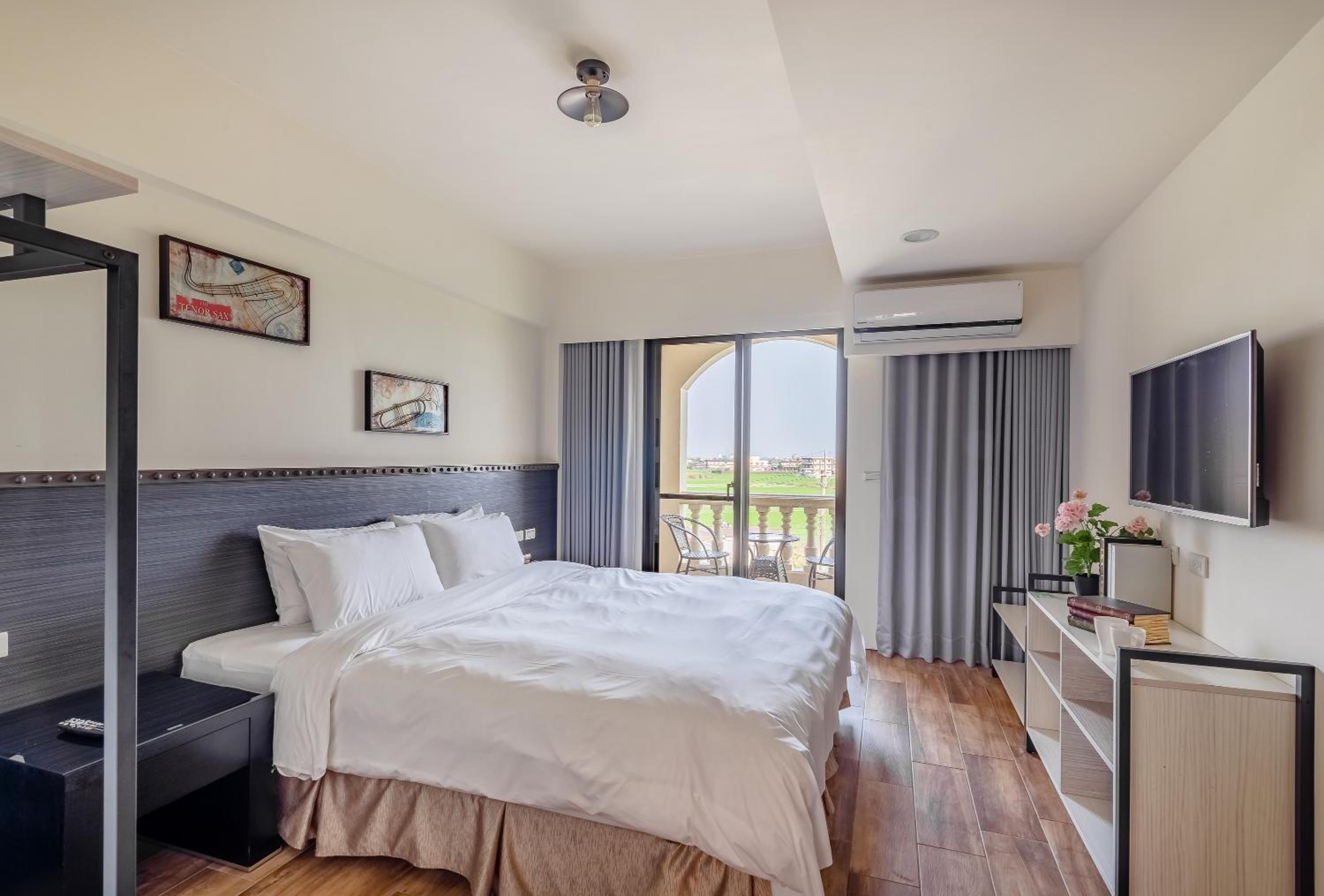 Deluxe Double Room with Garden View with Balcony photo 2