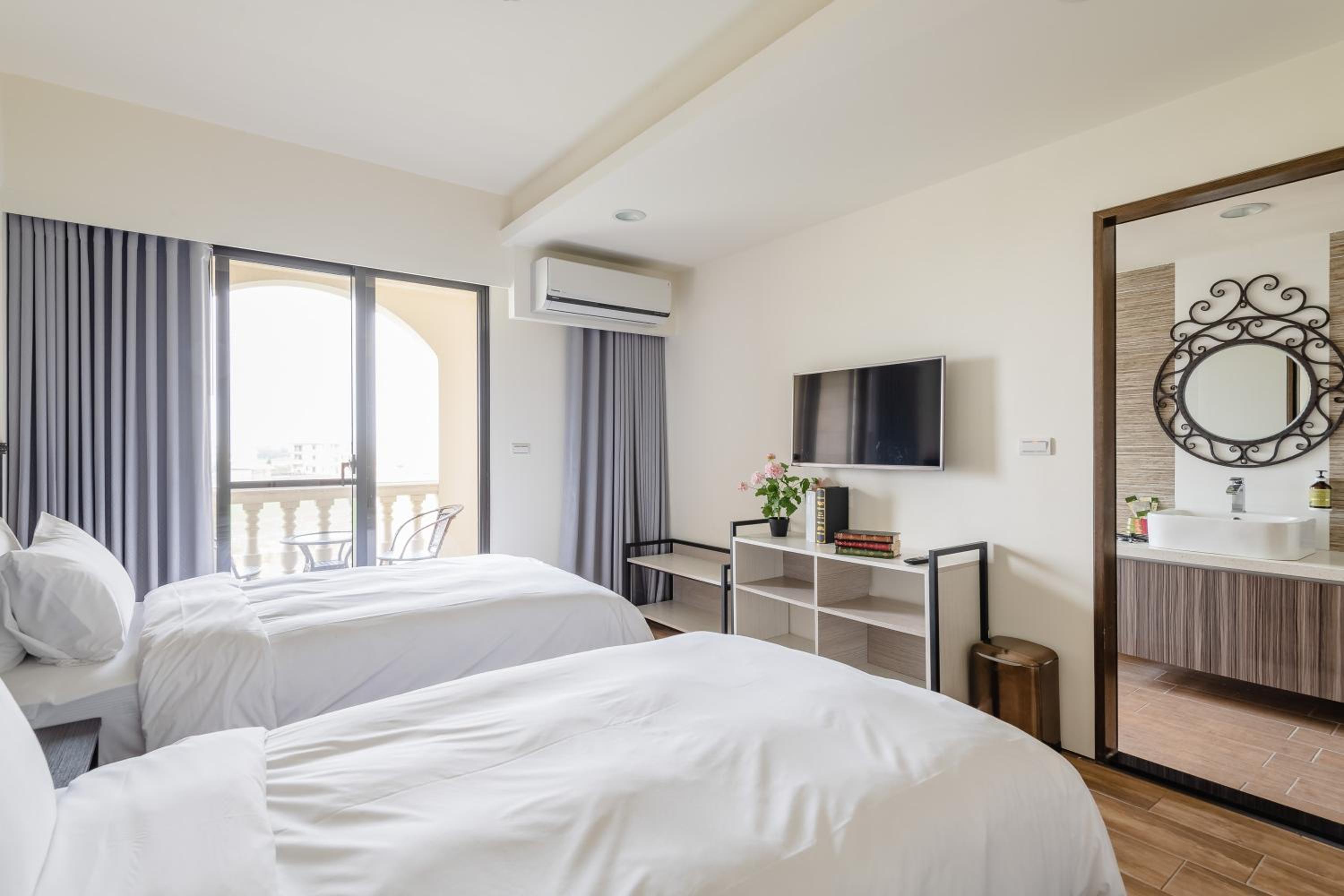Superior Twin Room with Garden View with Balcony